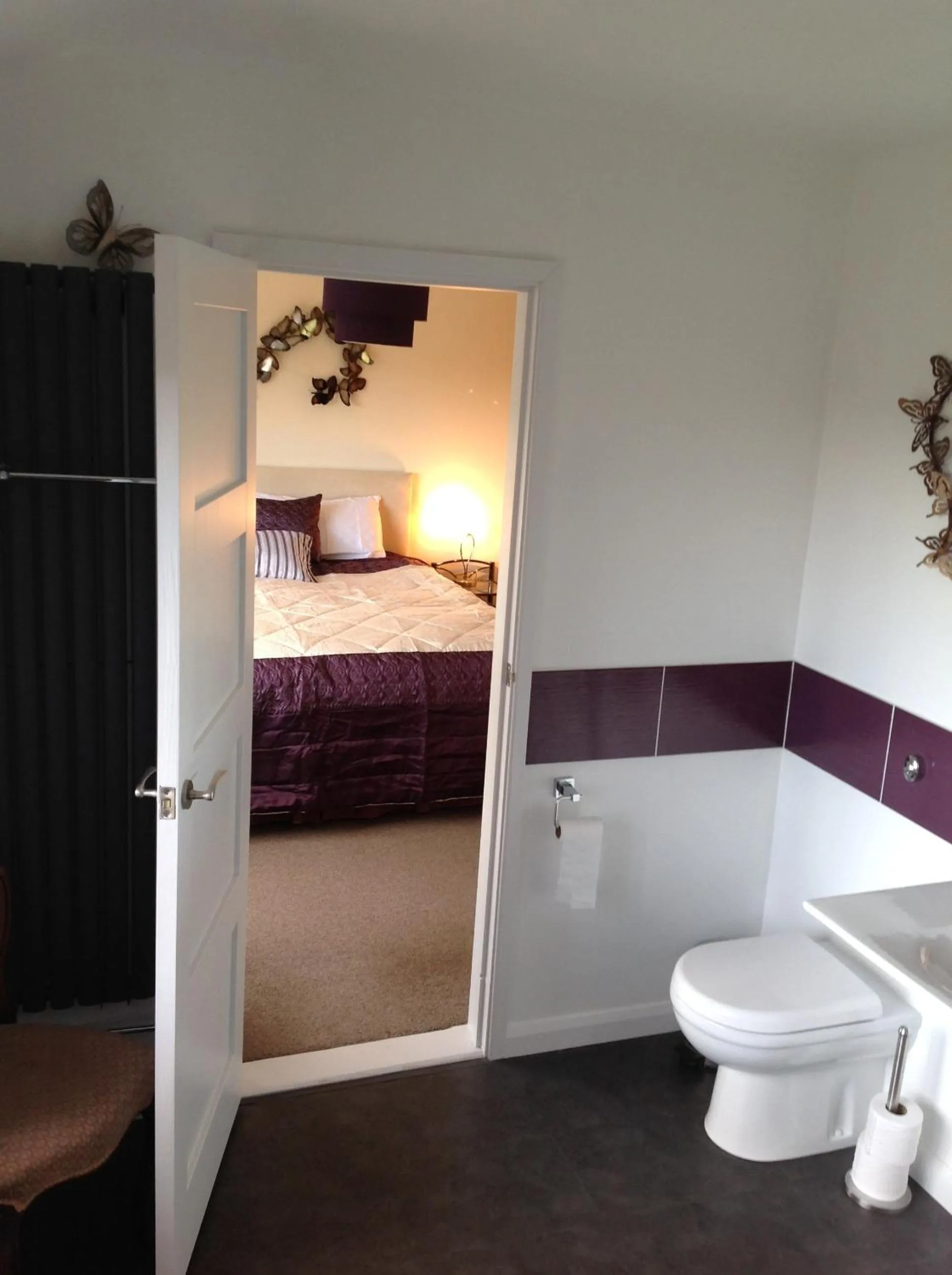 Bathroom, Bed in Redroofs