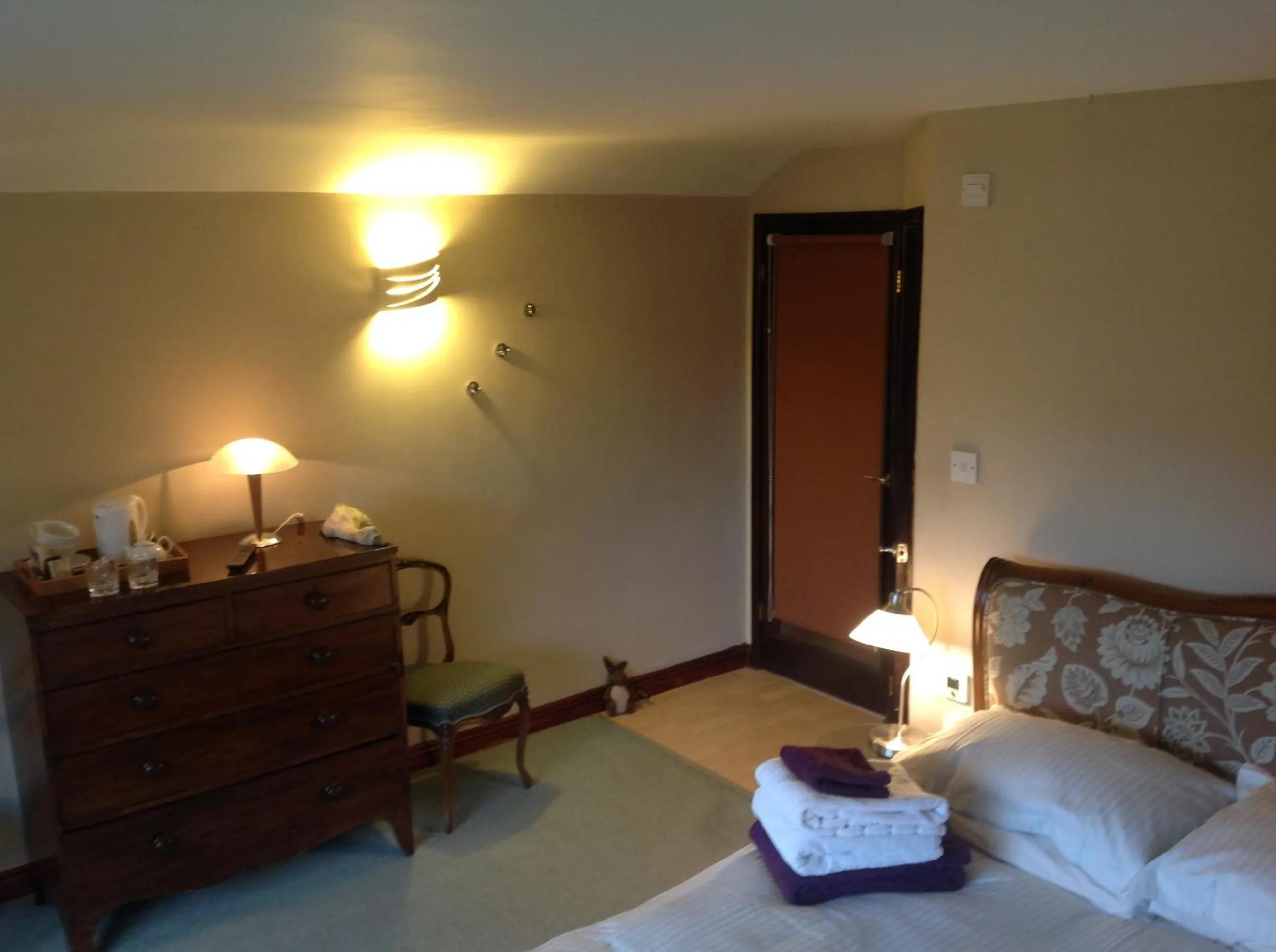 Bedroom, Bed in Redroofs