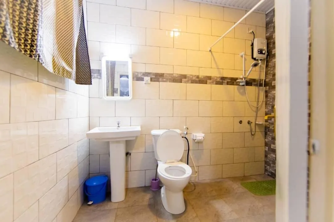 Shower in INZOZI AFRICA HOUSE B&B-Gishushu