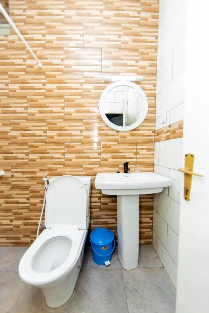 Toilet in INZOZI AFRICA HOUSE B&B-Gishushu