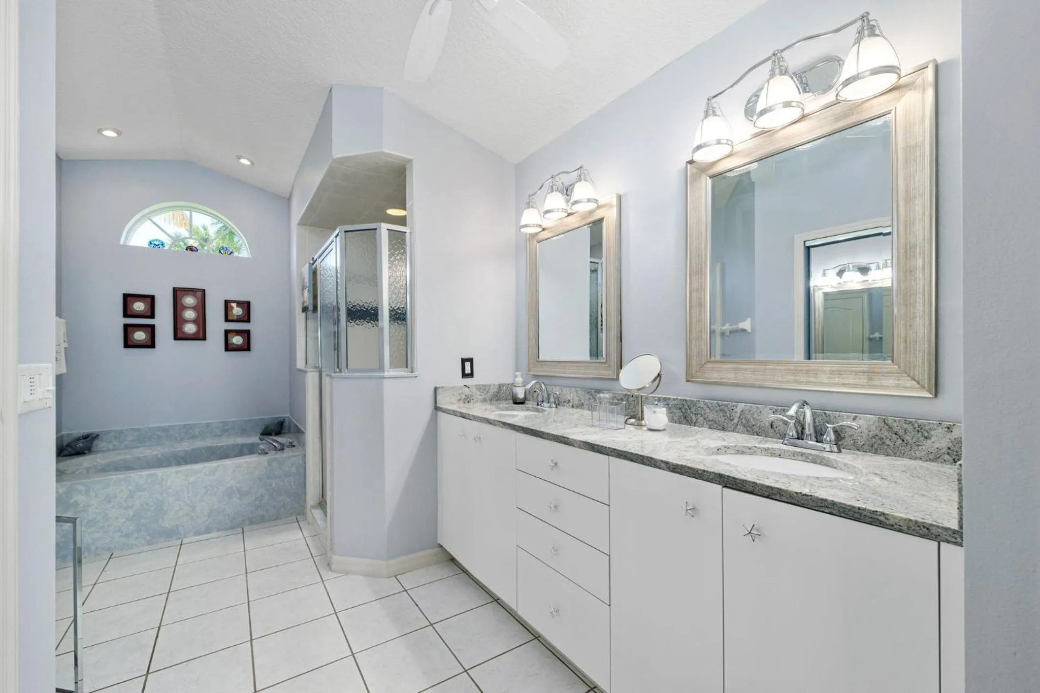 Kitchen or kitchenette in Dock Holliday