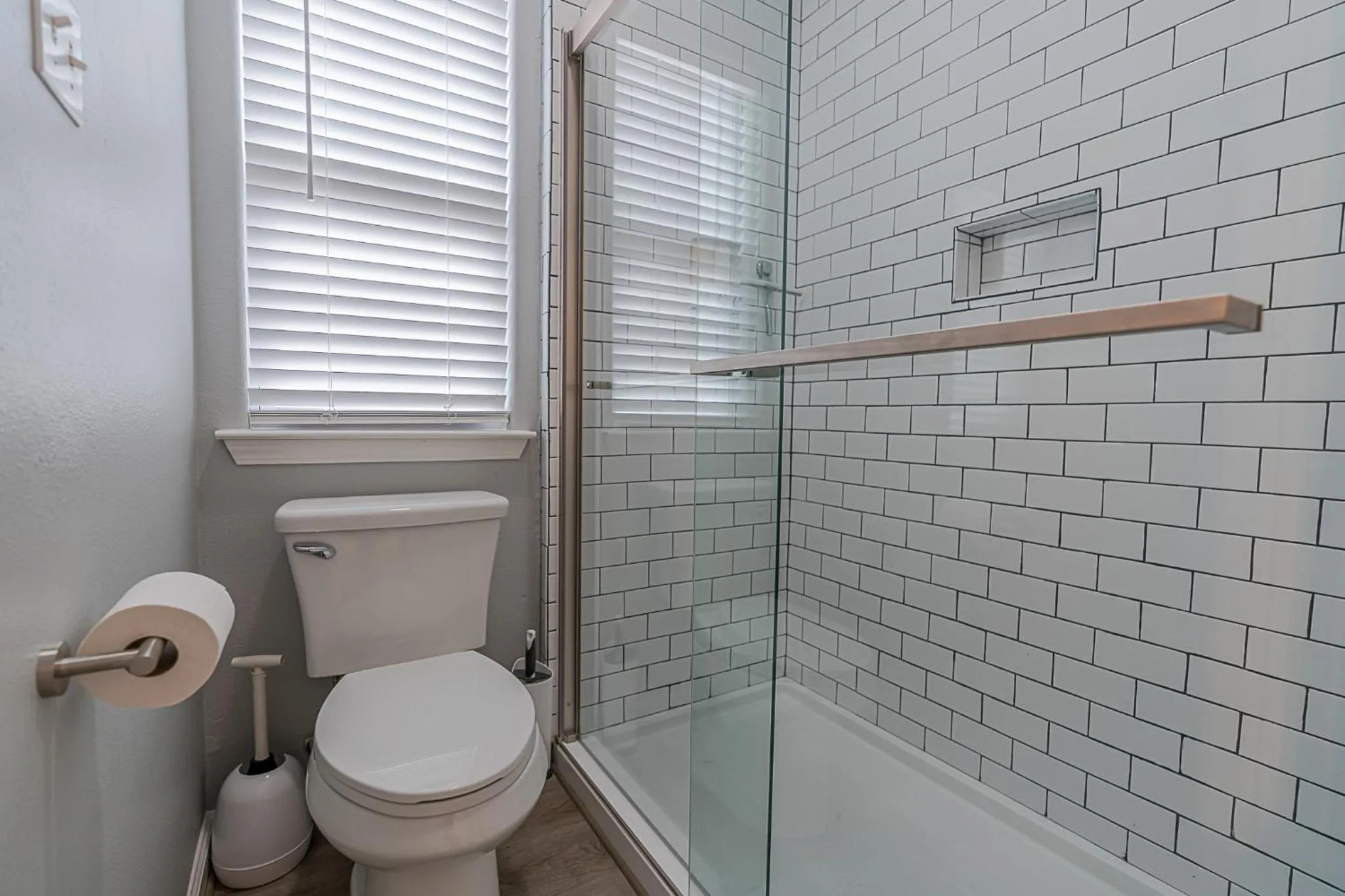 Bathroom in The Blue Flamingo