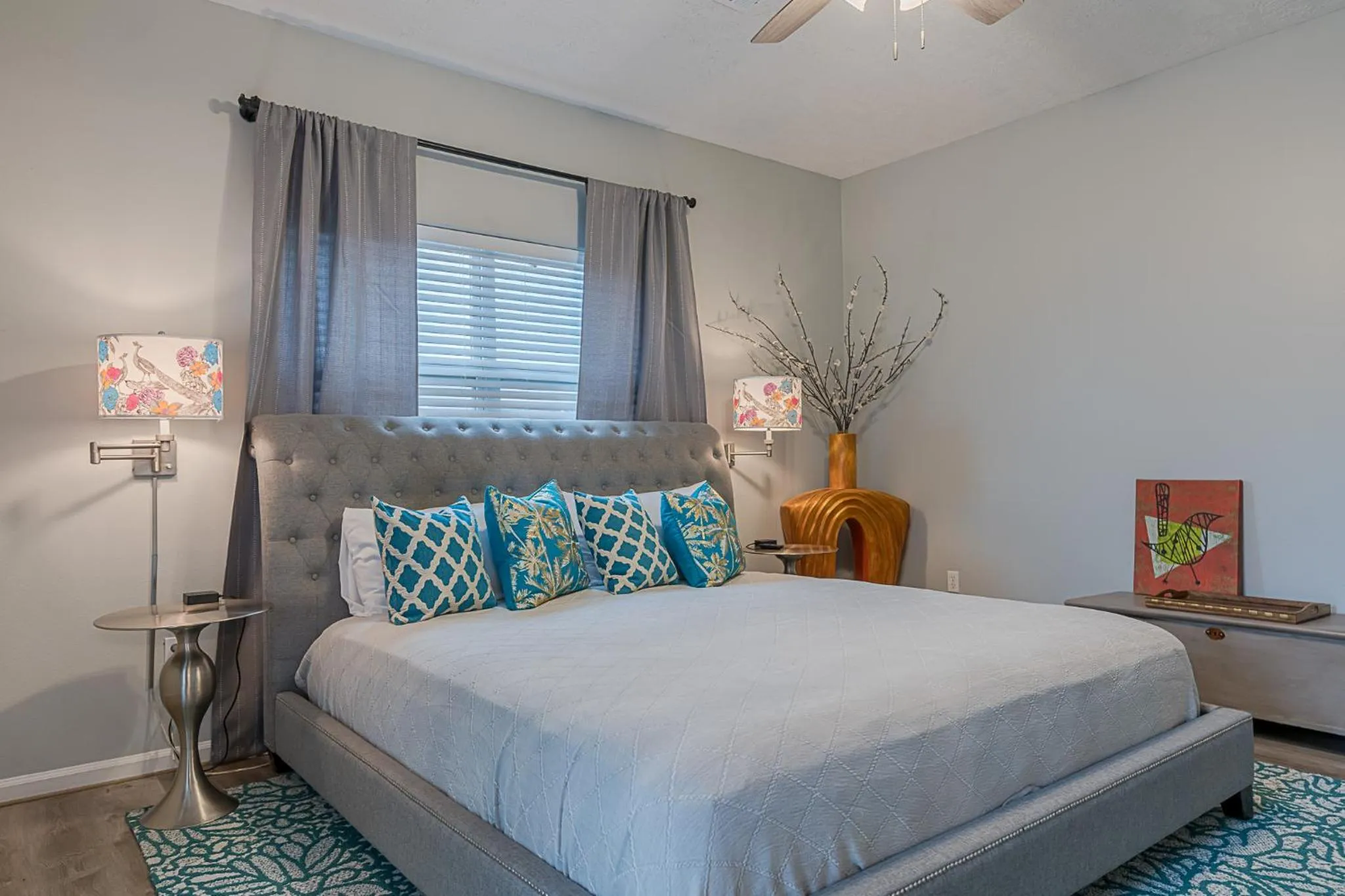 Bedroom, Bed in The Blue Flamingo