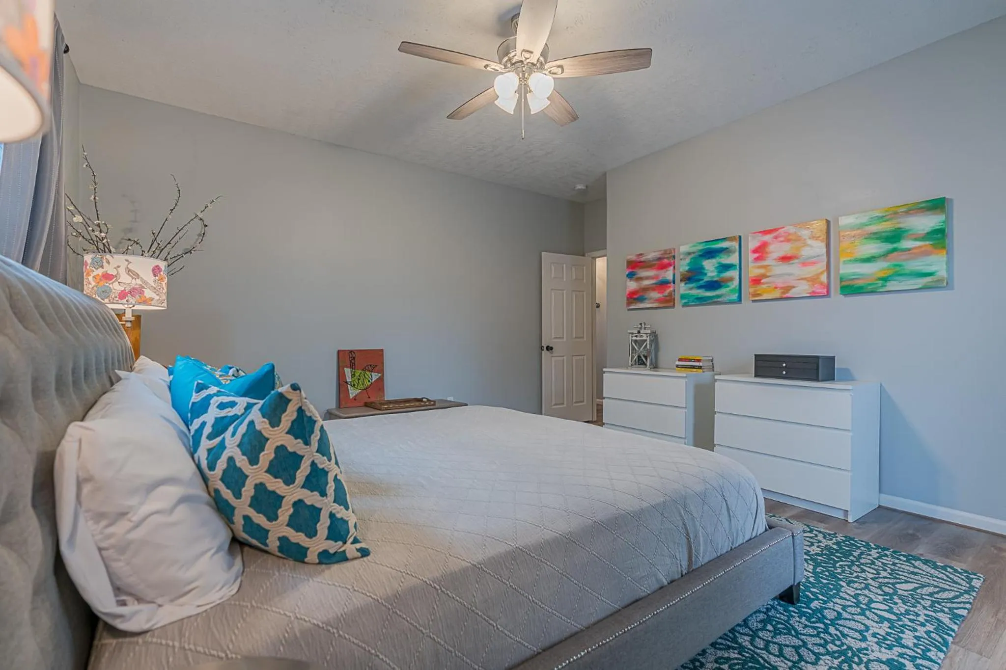 Bedroom, Bed in The Blue Flamingo