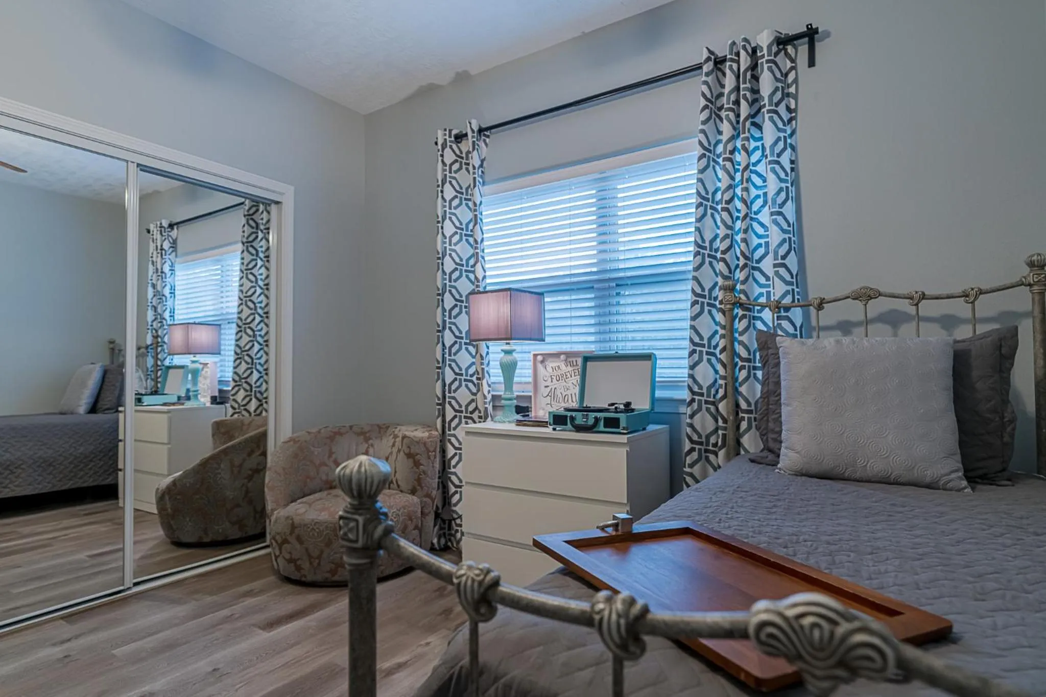 Living room in The Blue Flamingo