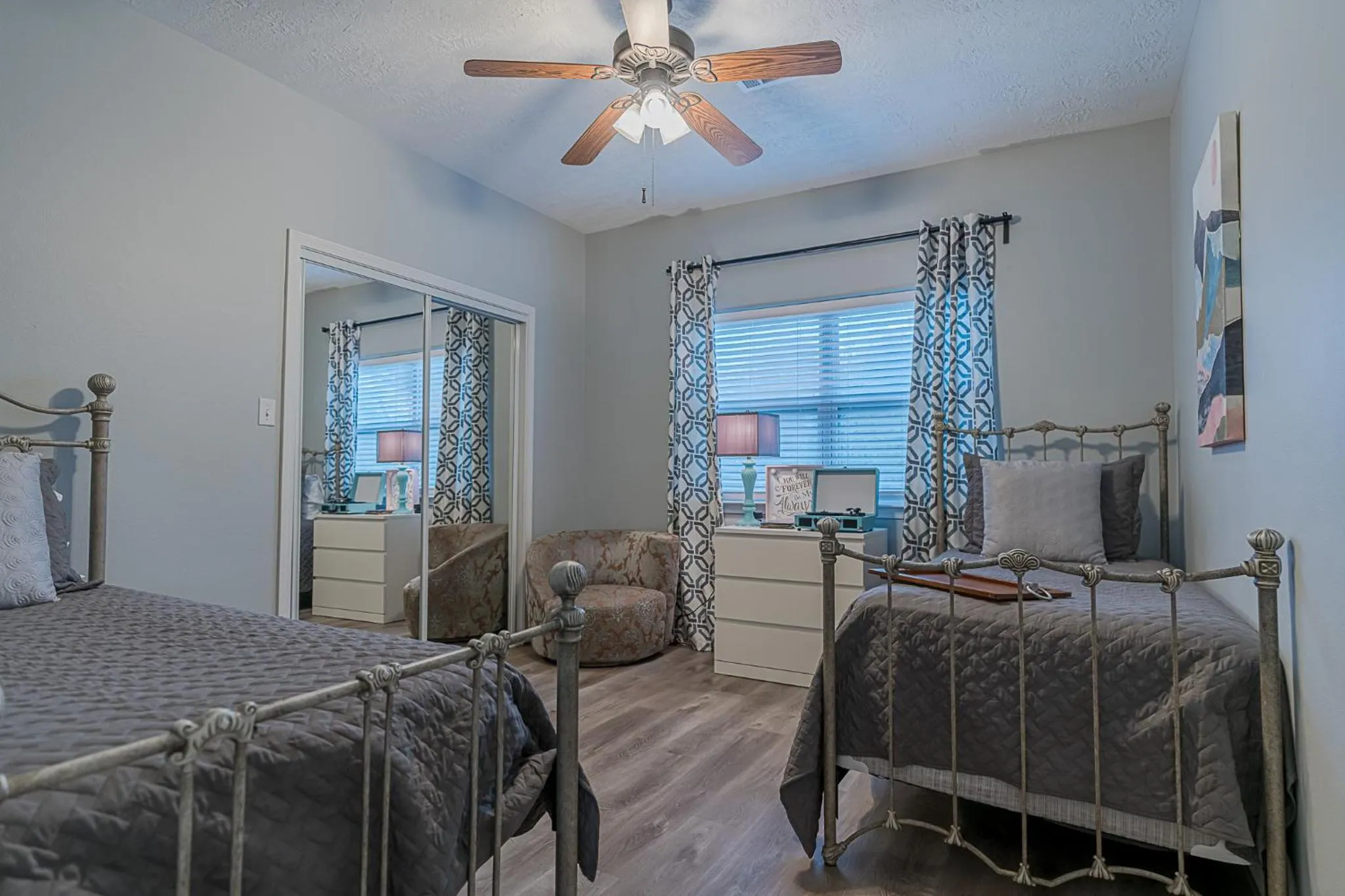 Property building, Bed in The Blue Flamingo