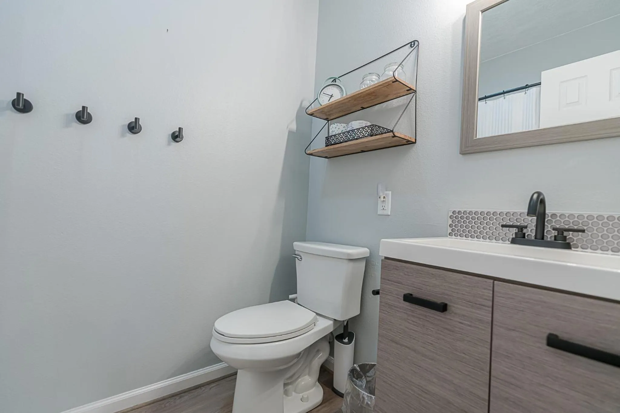 Bathroom in The Blue Flamingo