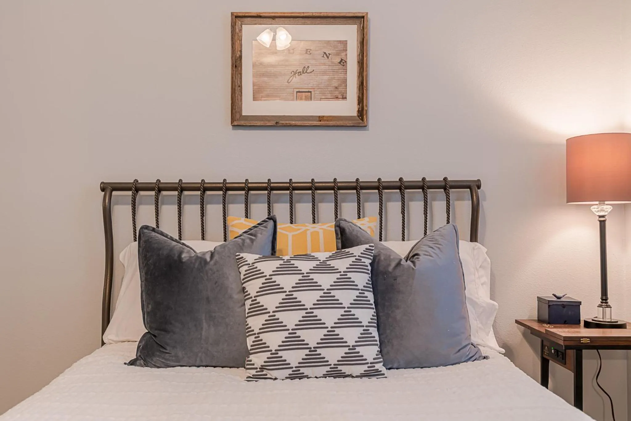 Property building, Bed in The Blue Flamingo