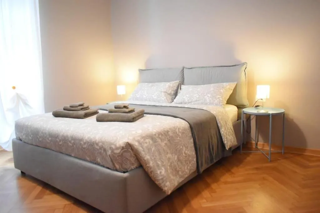 Photo of the whole room, Bed in Residence Montanelli