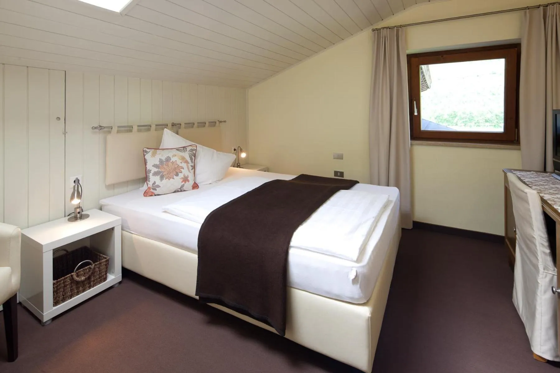 Photo of the whole room, Bed in Hotel & Appartement Valtnaungut