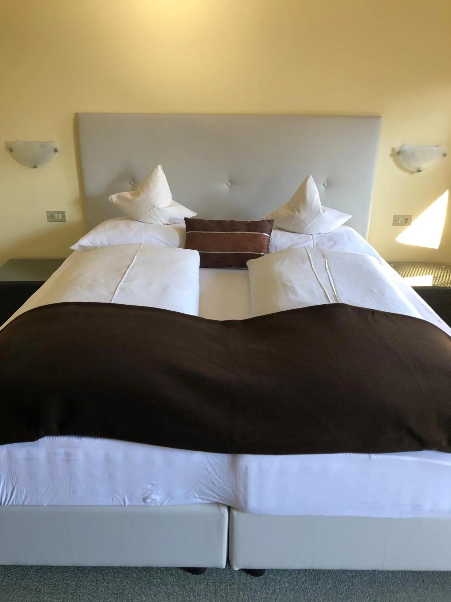 Shower, Bed in Hotel & Appartement Valtnaungut