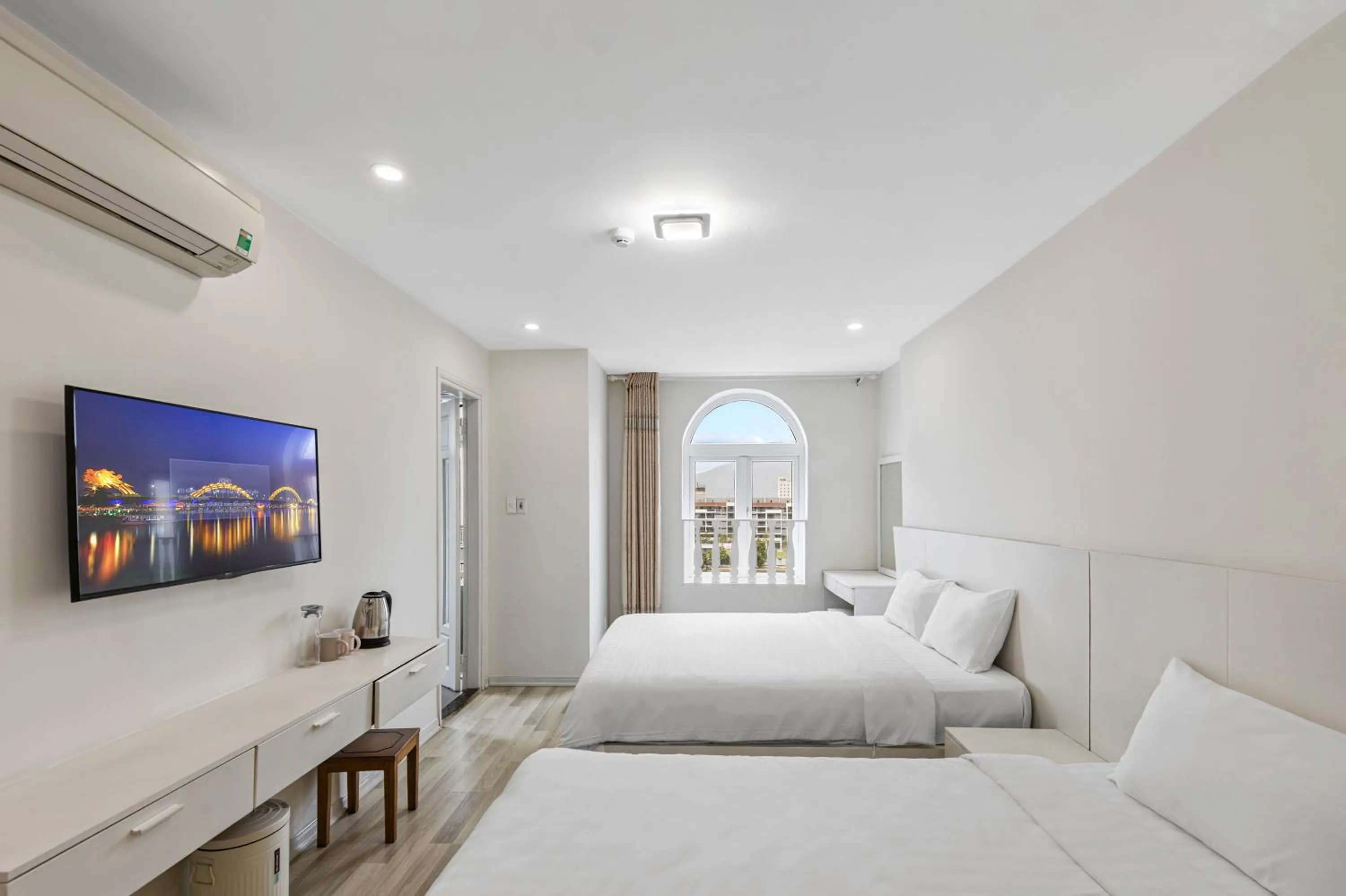 Photo of the whole room, Bed in Alyssa Hotel Da Nang