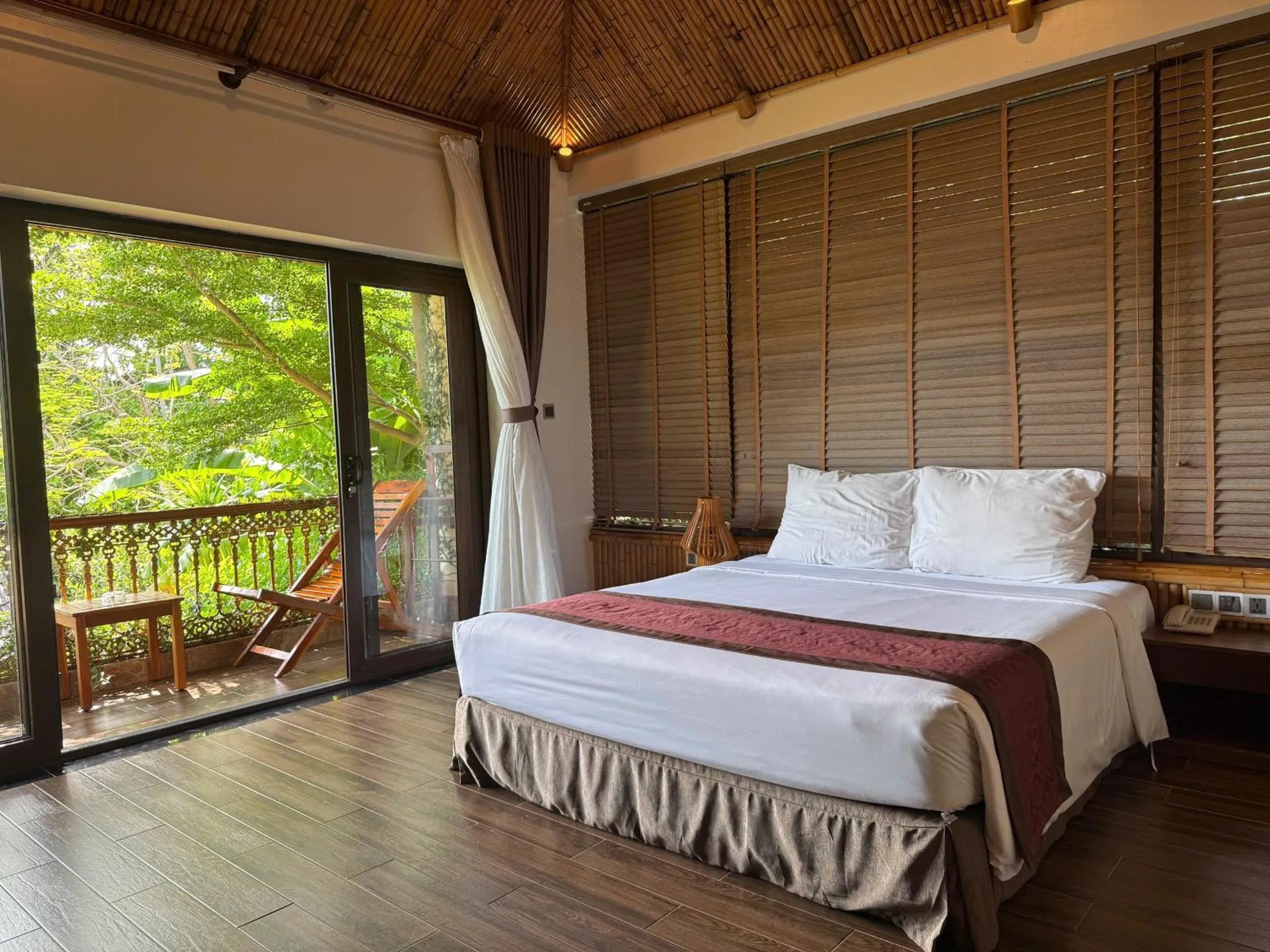 Bed in Coral Bay Resort
