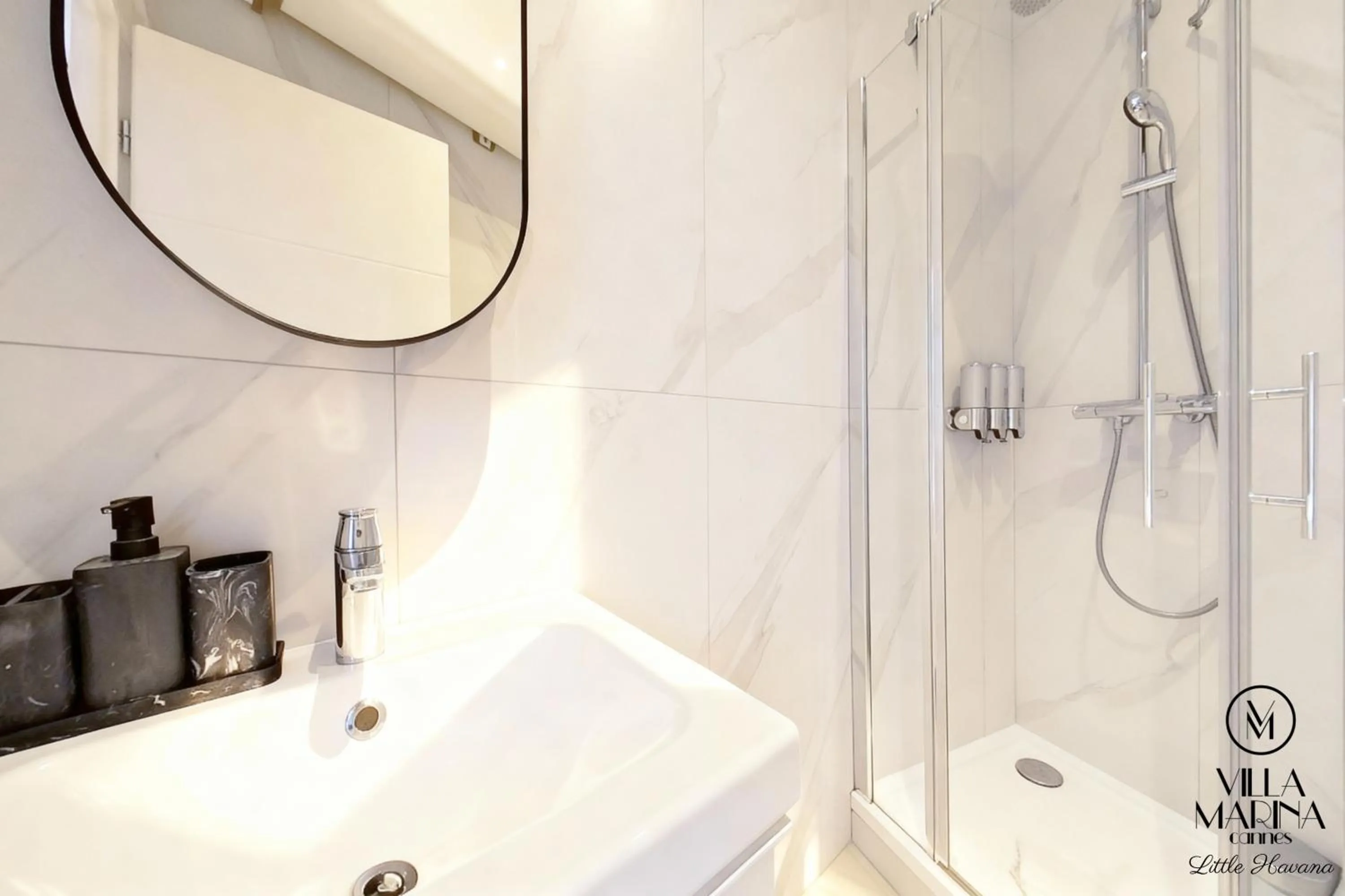 Shower in VILLA MARINA CANNES