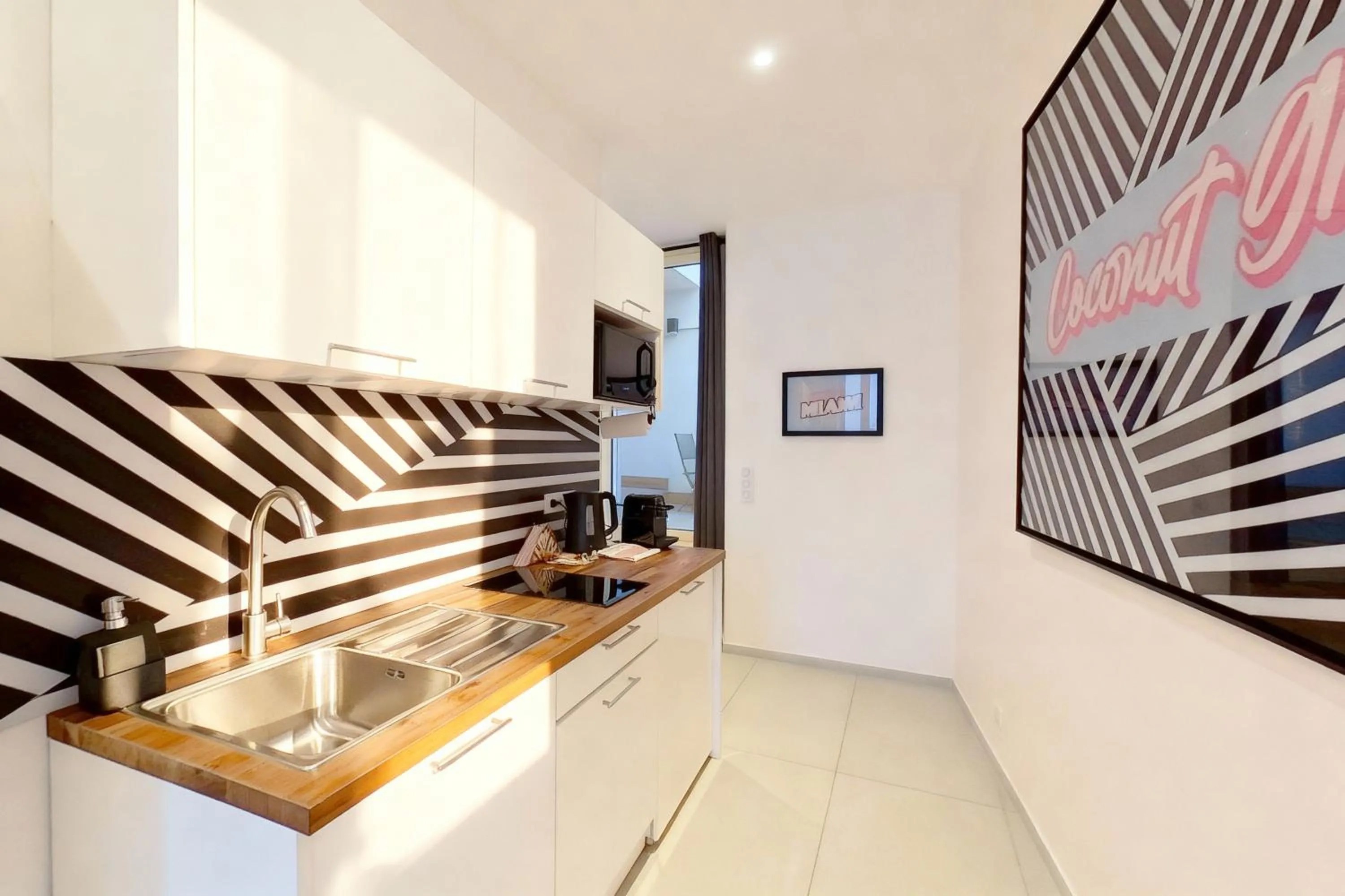 Kitchen or kitchenette in VILLA MARINA CANNES