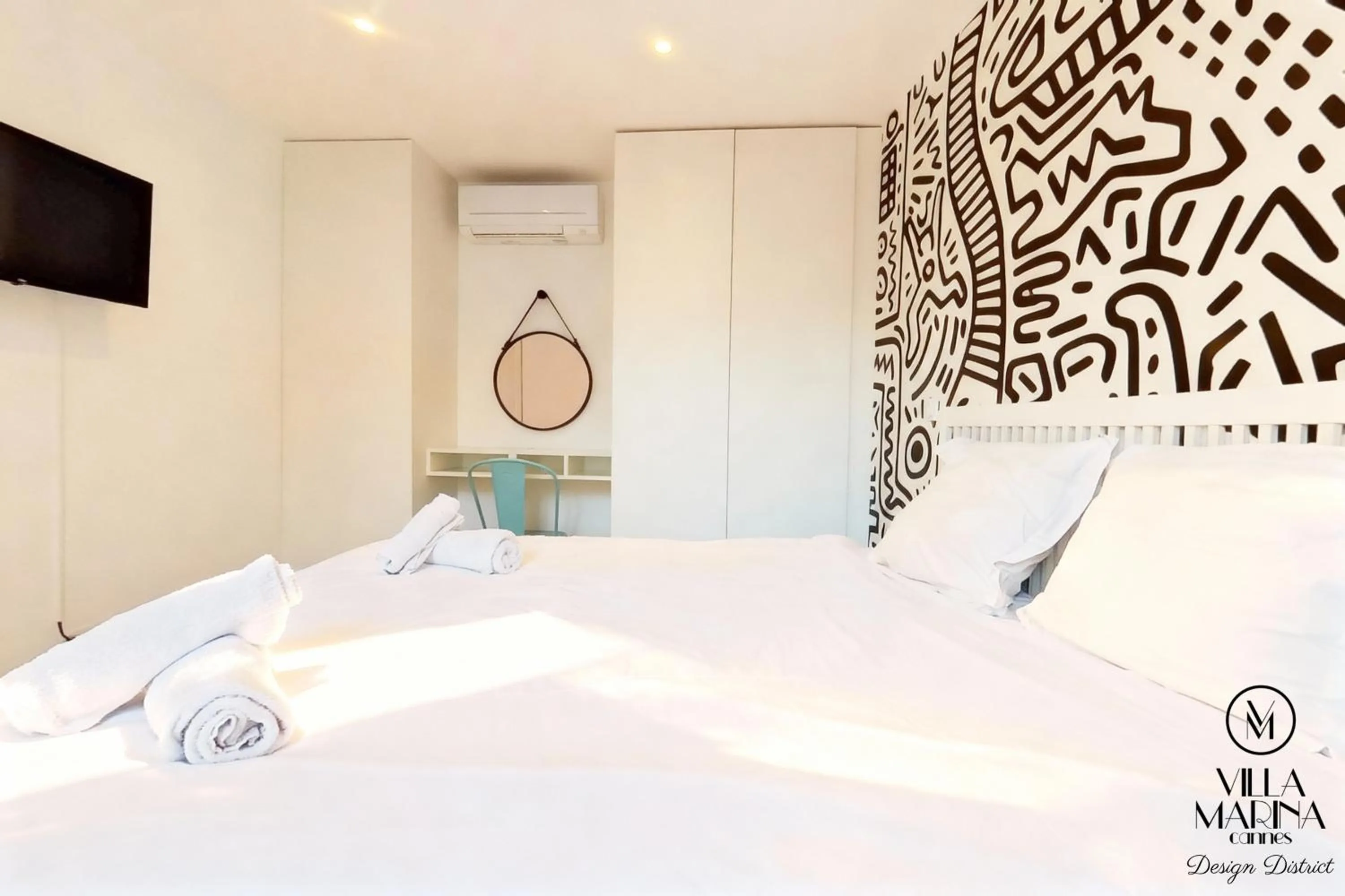 Bed in VILLA MARINA CANNES