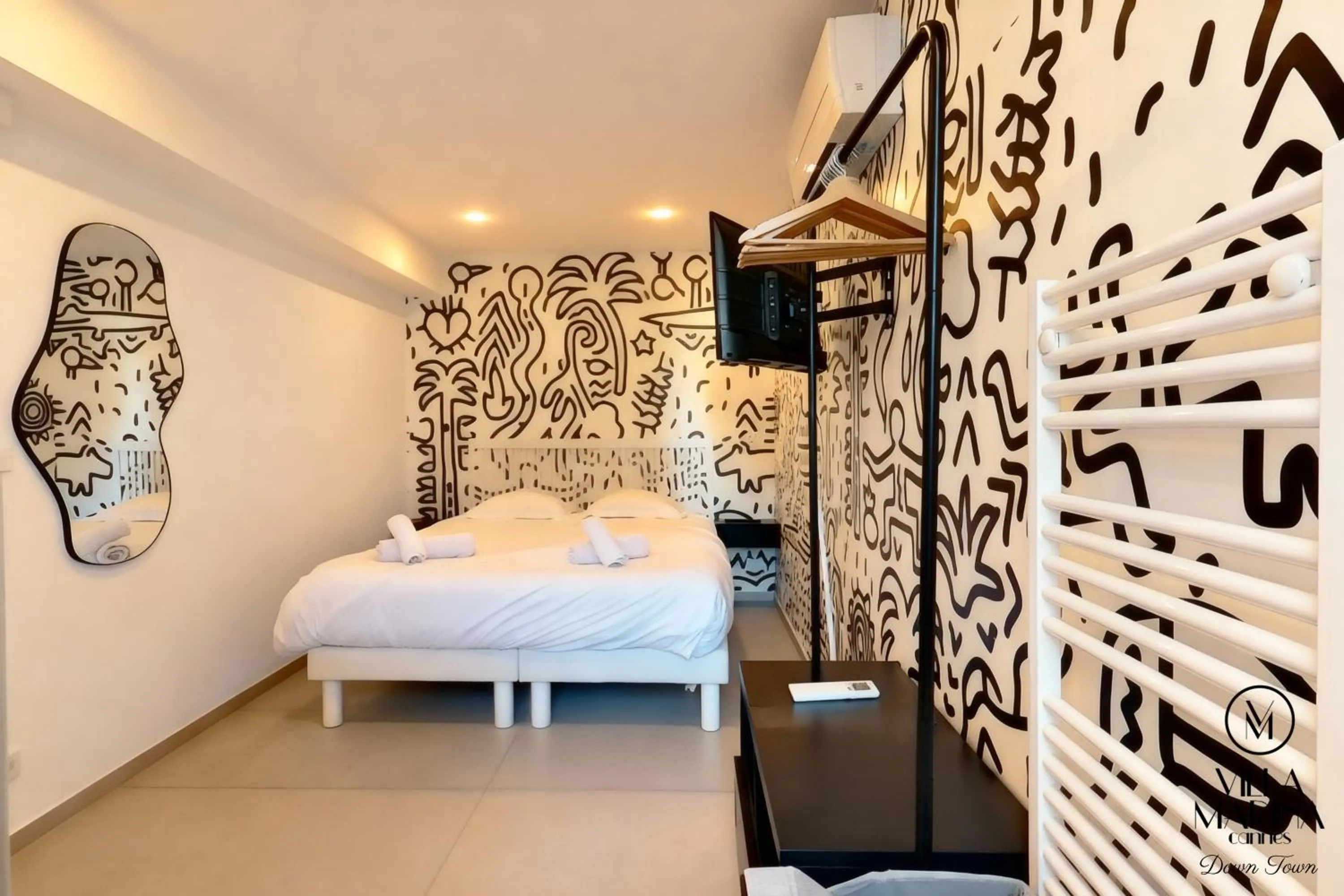 Bed in VILLA MARINA CANNES