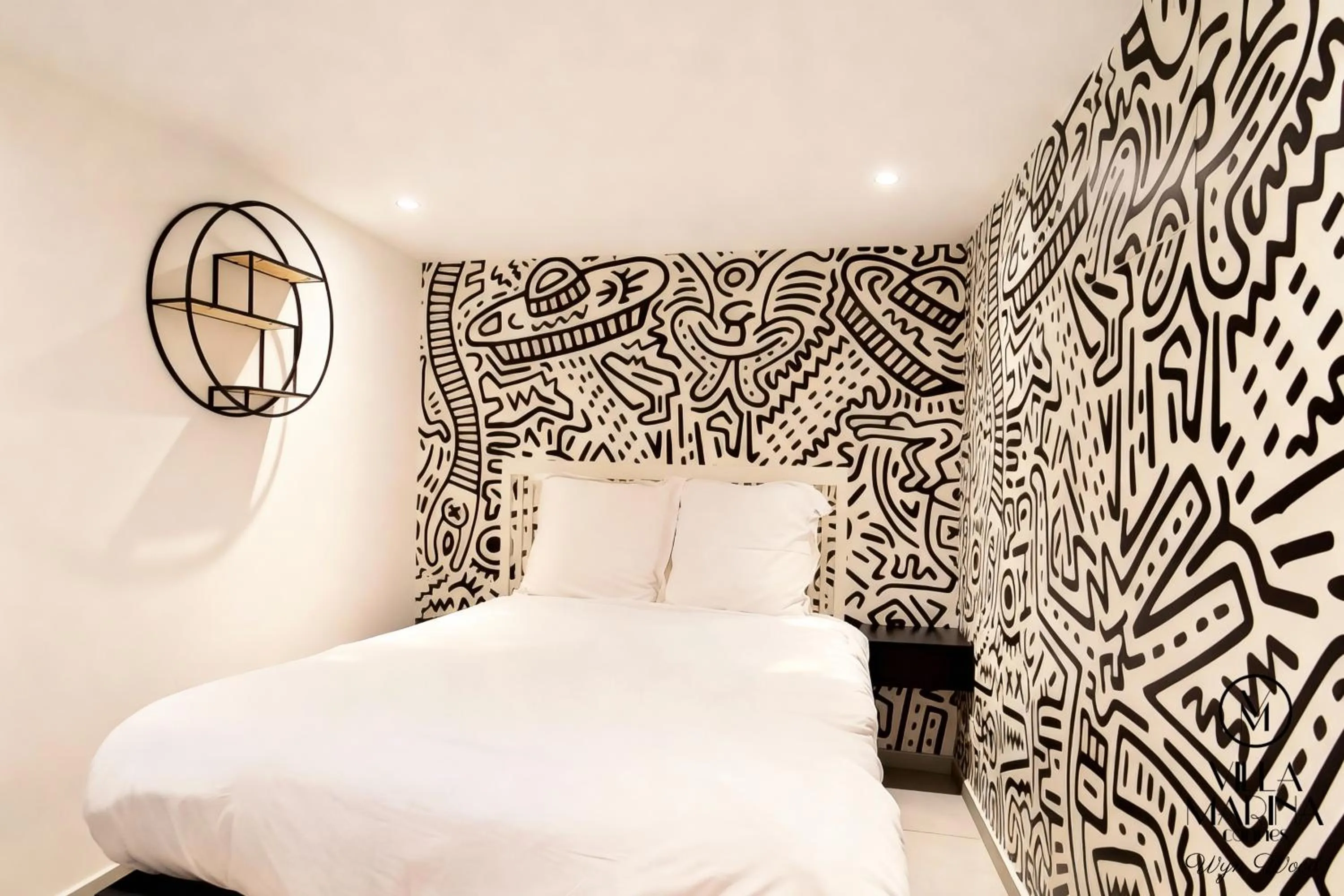 Bed in VILLA MARINA CANNES