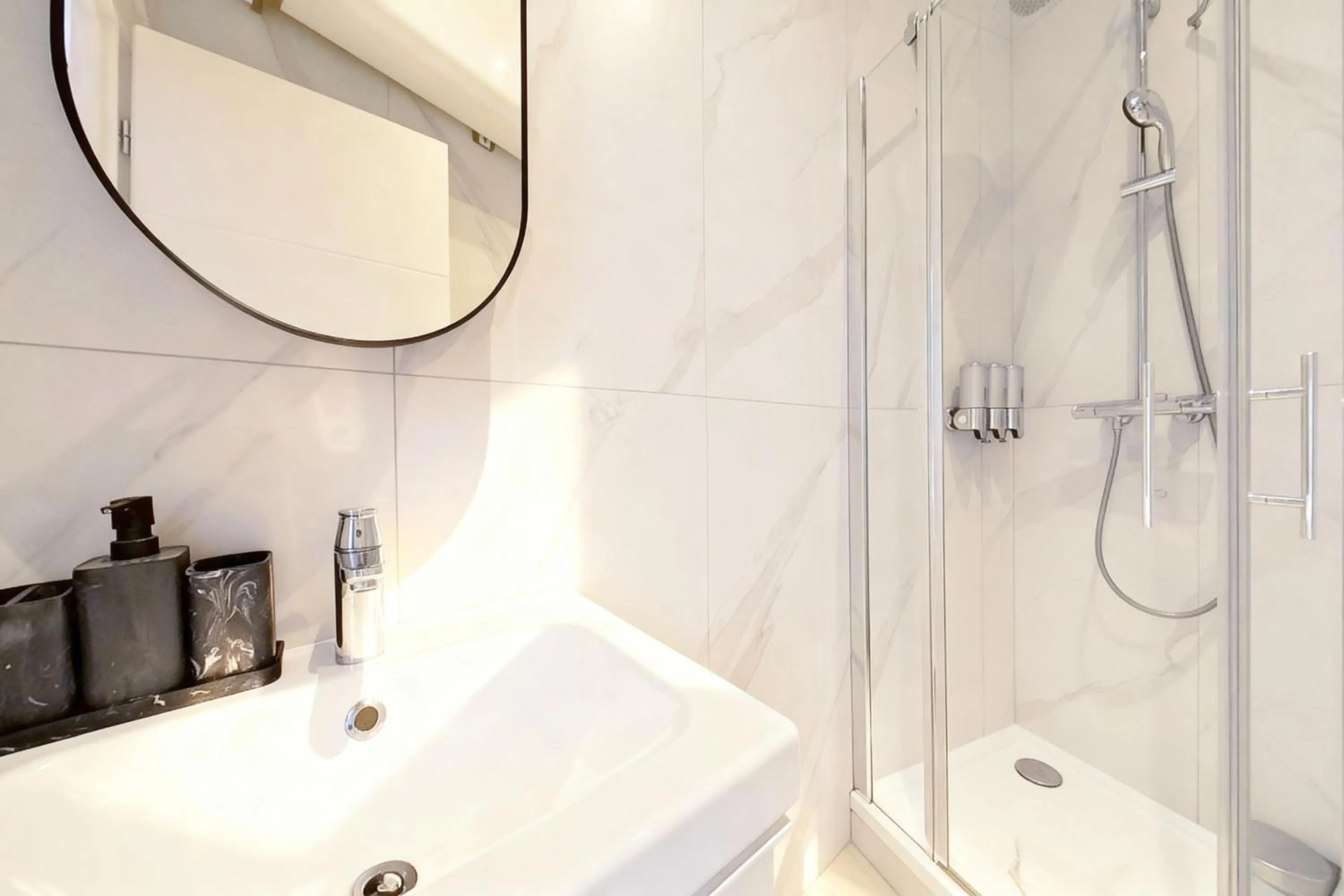 Shower in VILLA MARINA CANNES