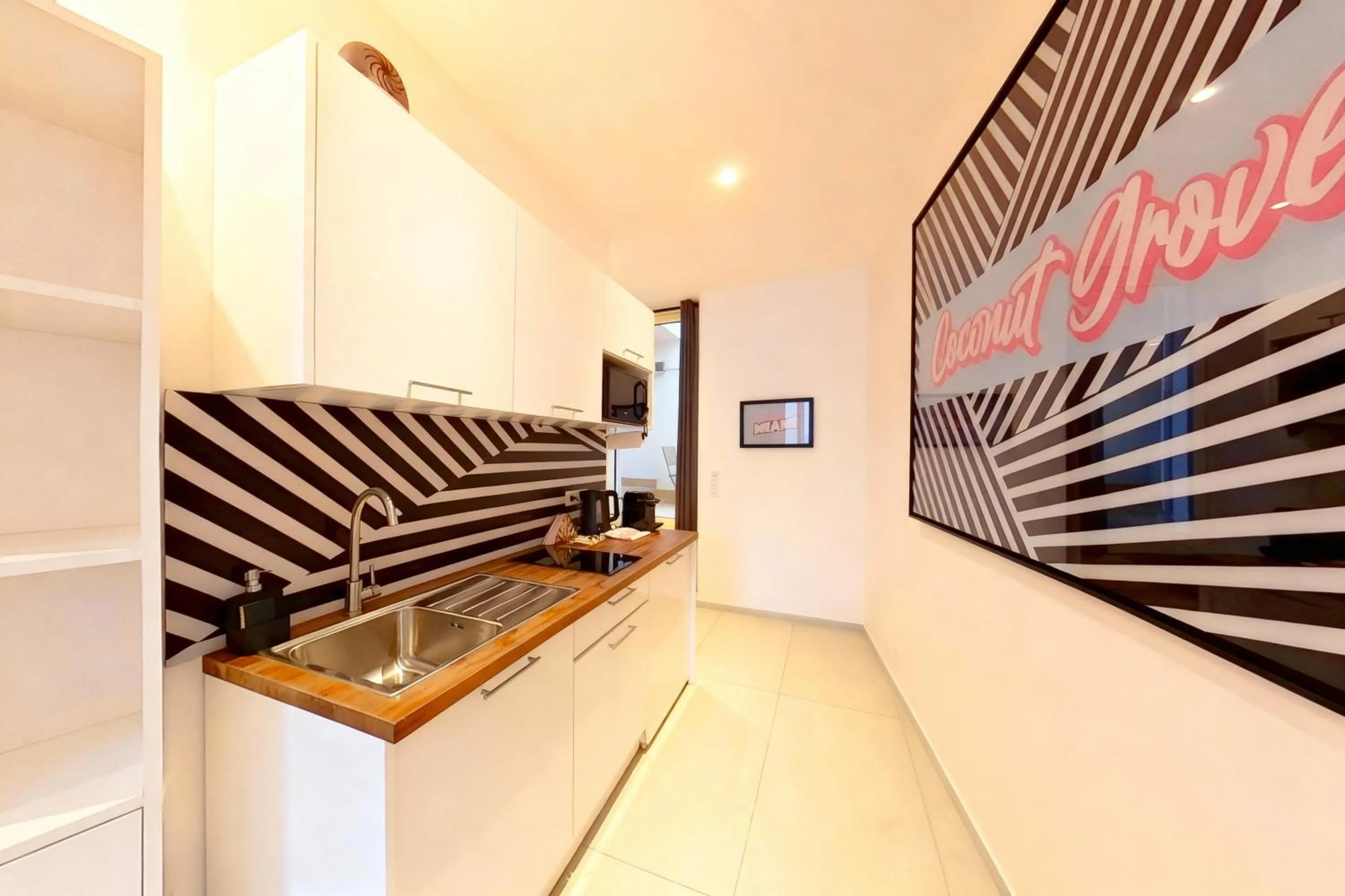 Kitchen or kitchenette in VILLA MARINA CANNES