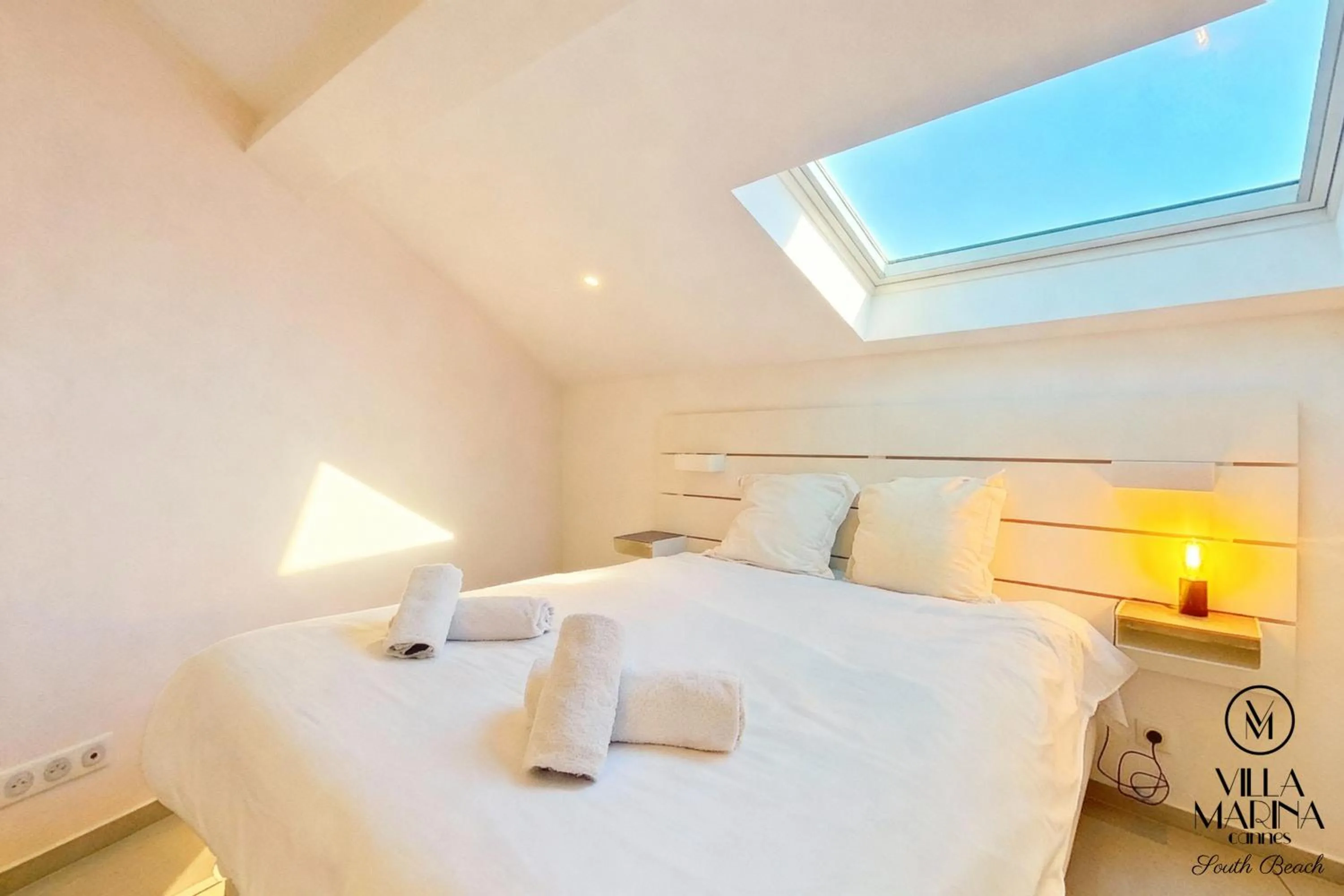 Bed in VILLA MARINA CANNES