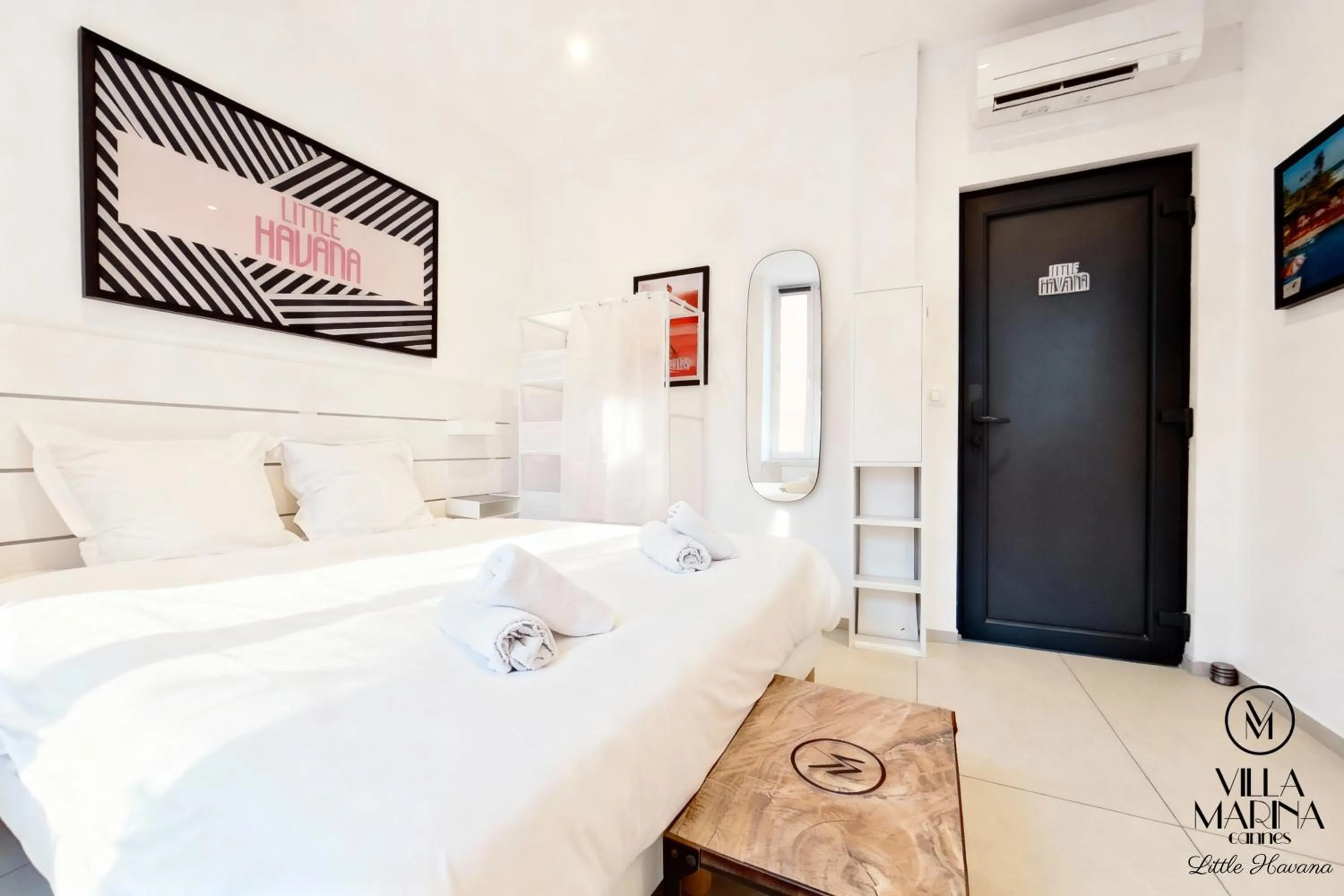 Bed in VILLA MARINA CANNES