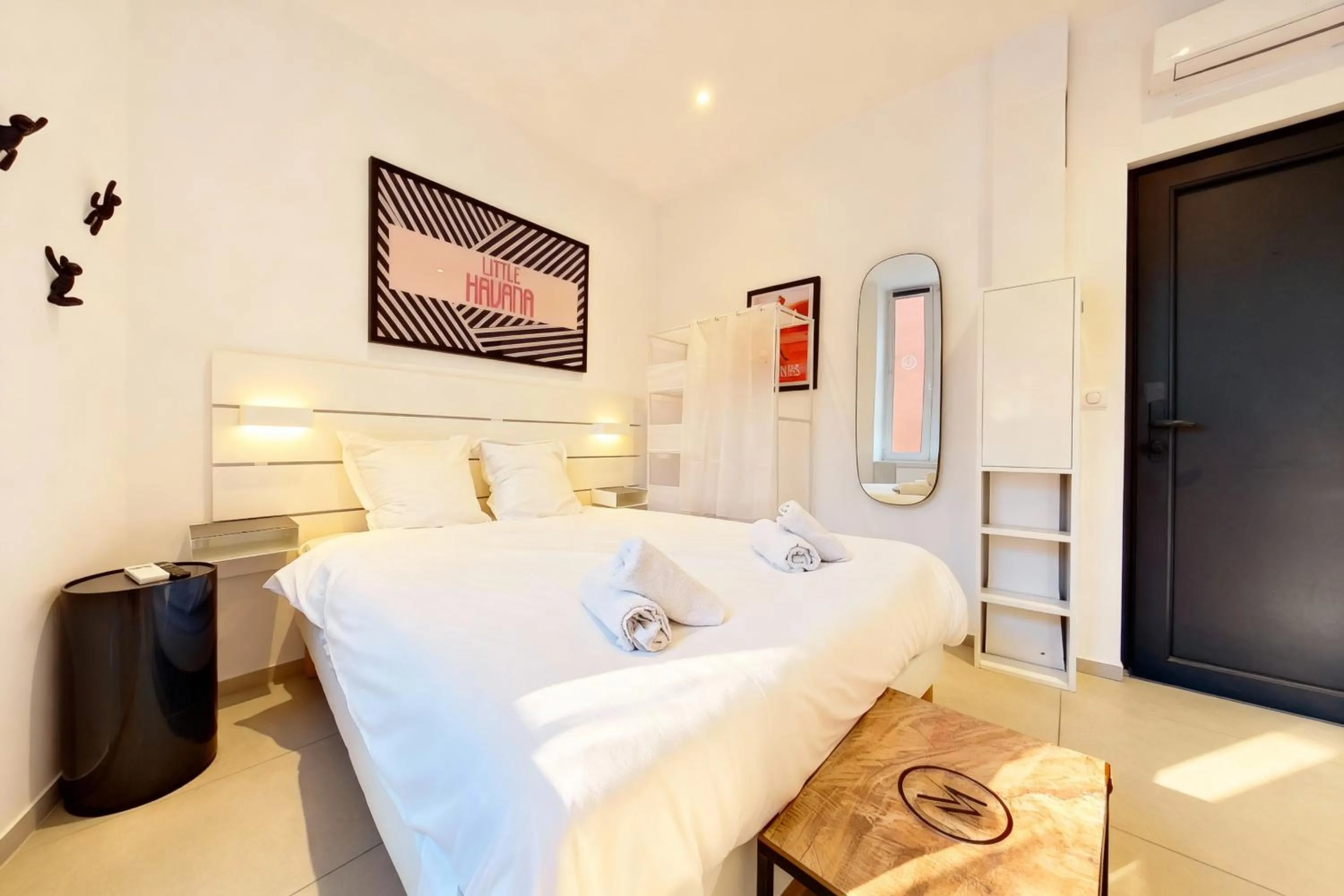 Bed in VILLA MARINA CANNES