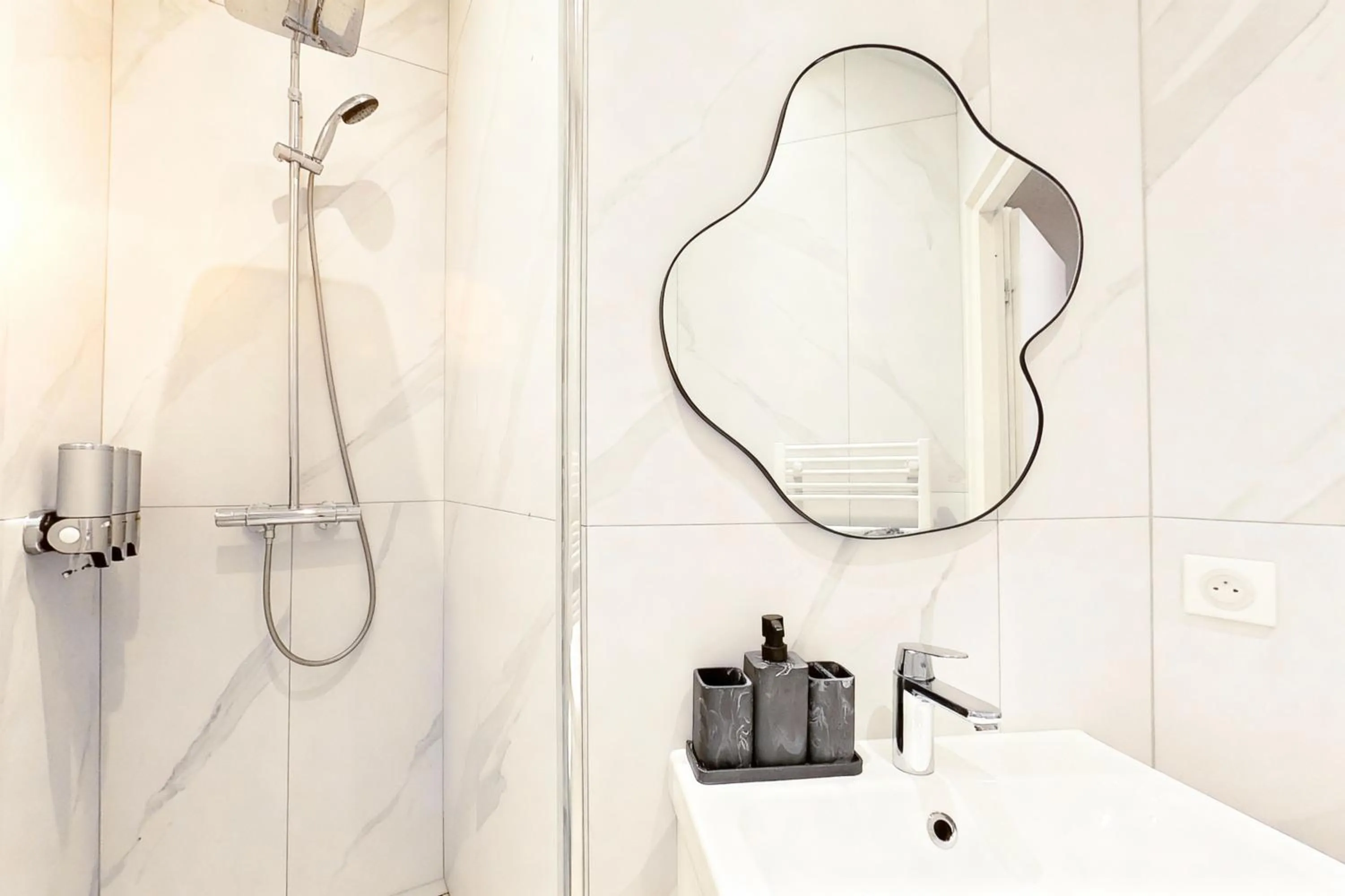 Shower in VILLA MARINA CANNES