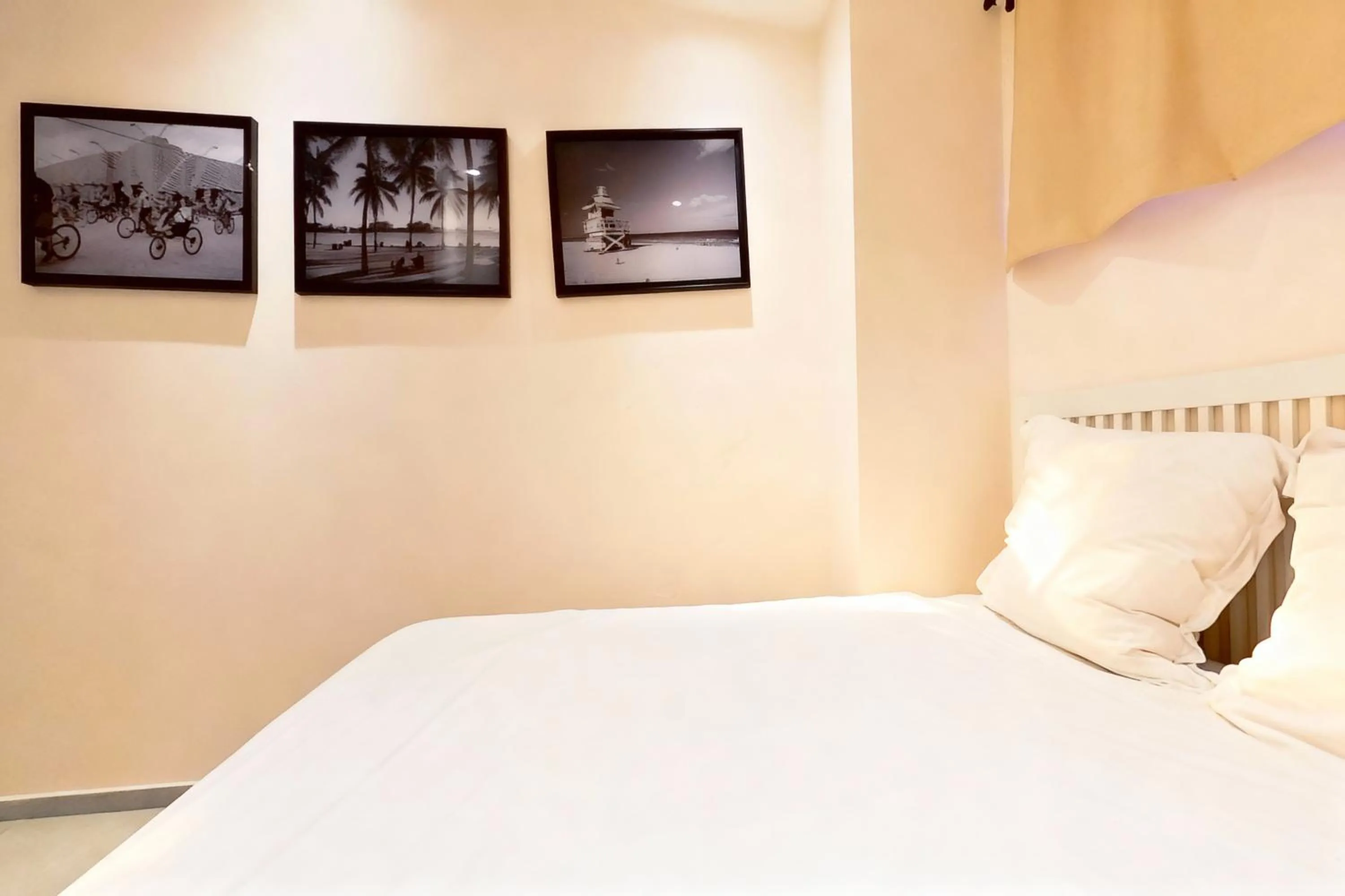 Bed in VILLA MARINA CANNES