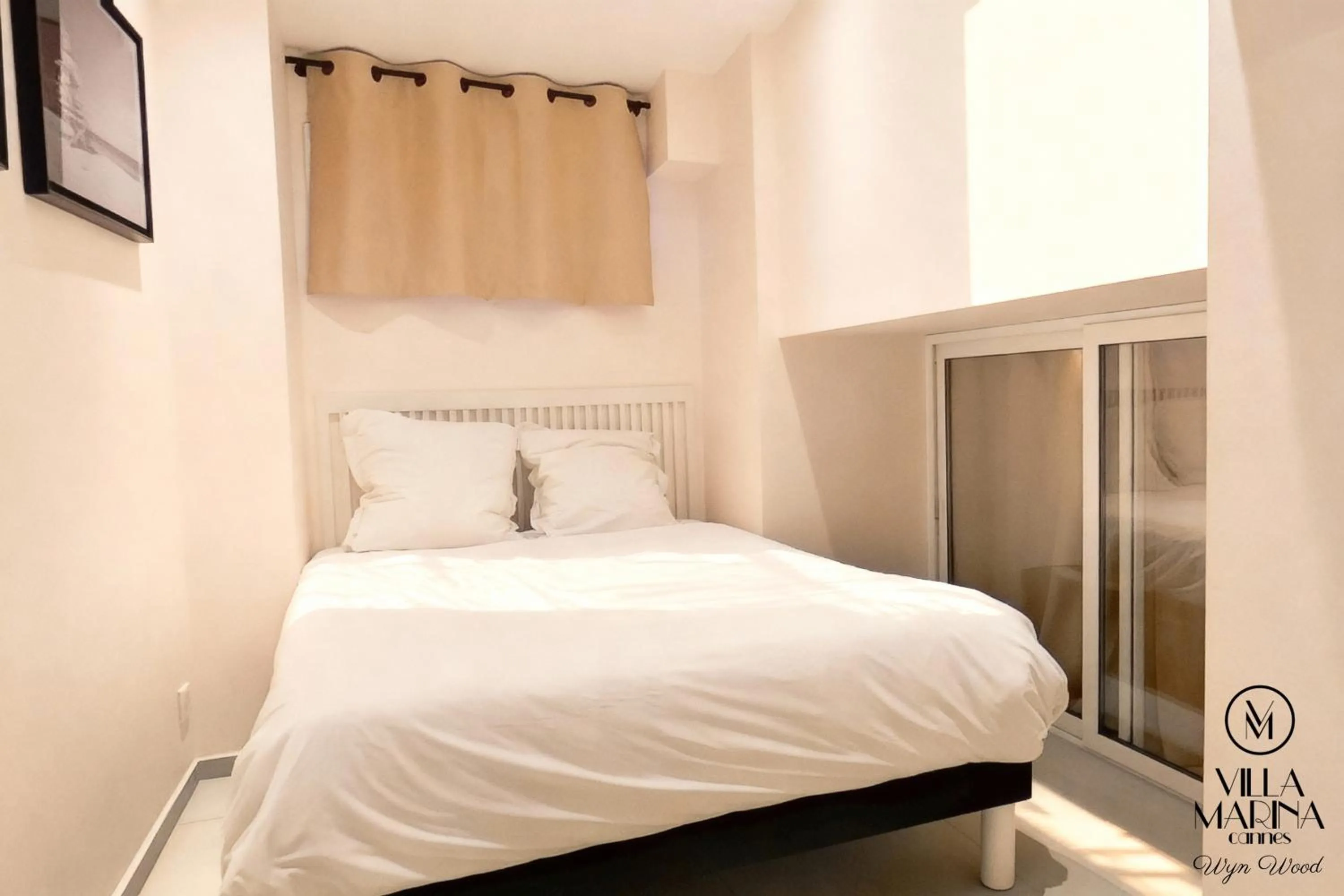 Bed in VILLA MARINA CANNES