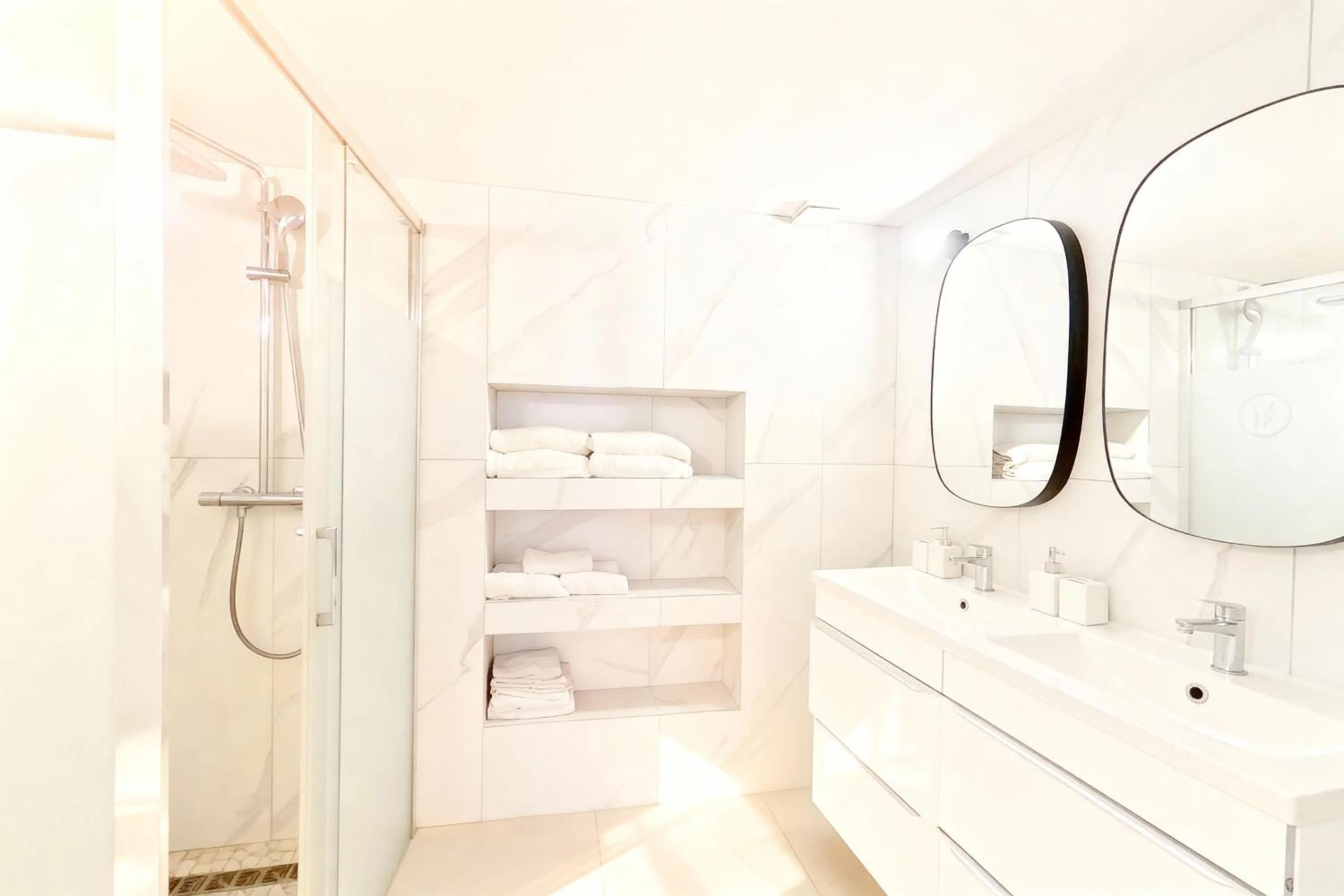 Shower in VILLA MARINA CANNES