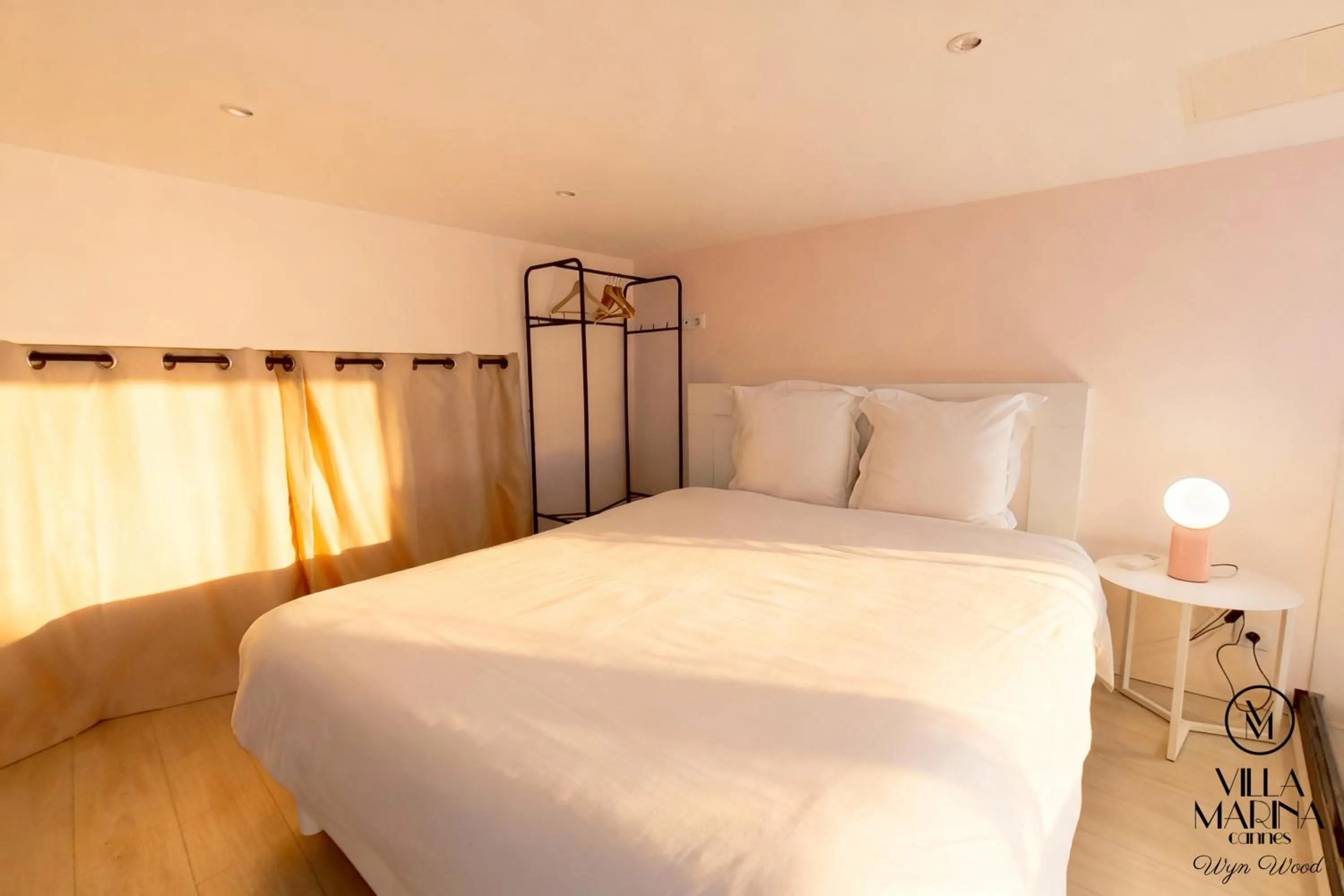 Bed in VILLA MARINA CANNES