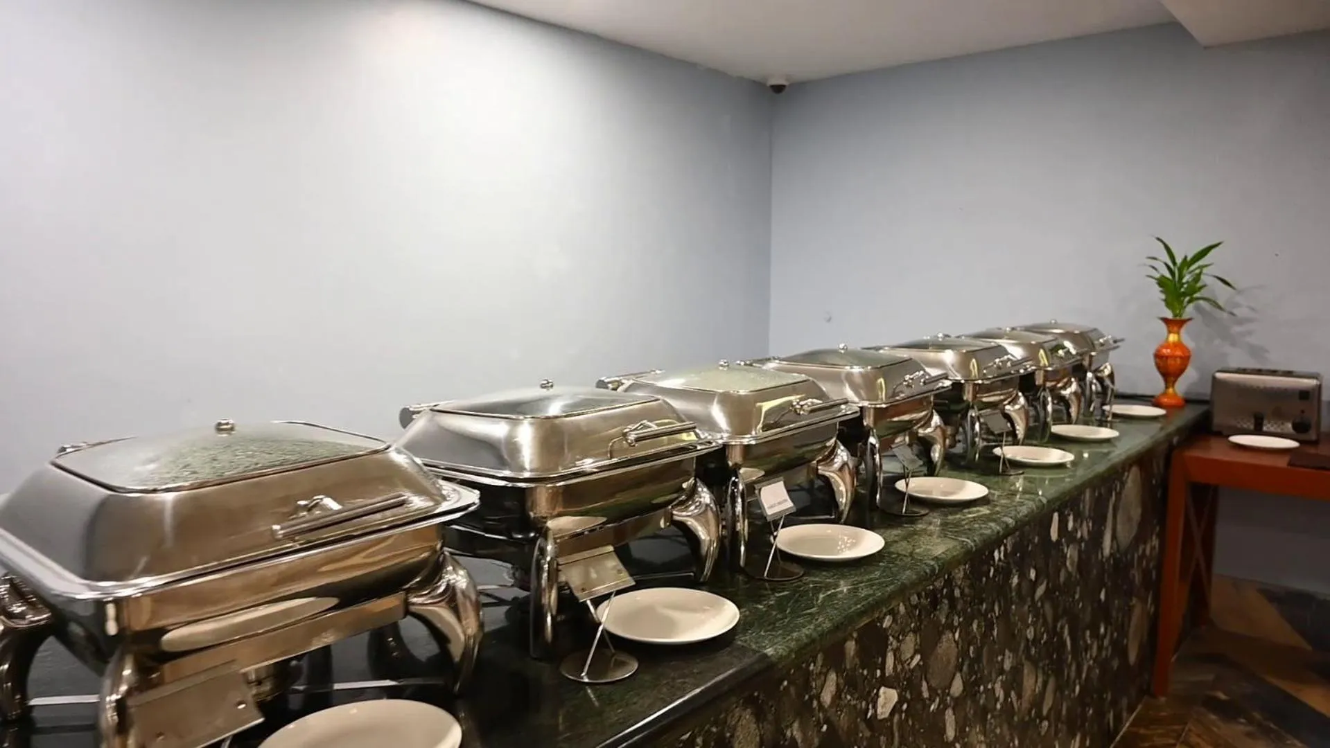 Food in Seven Hills Hotel