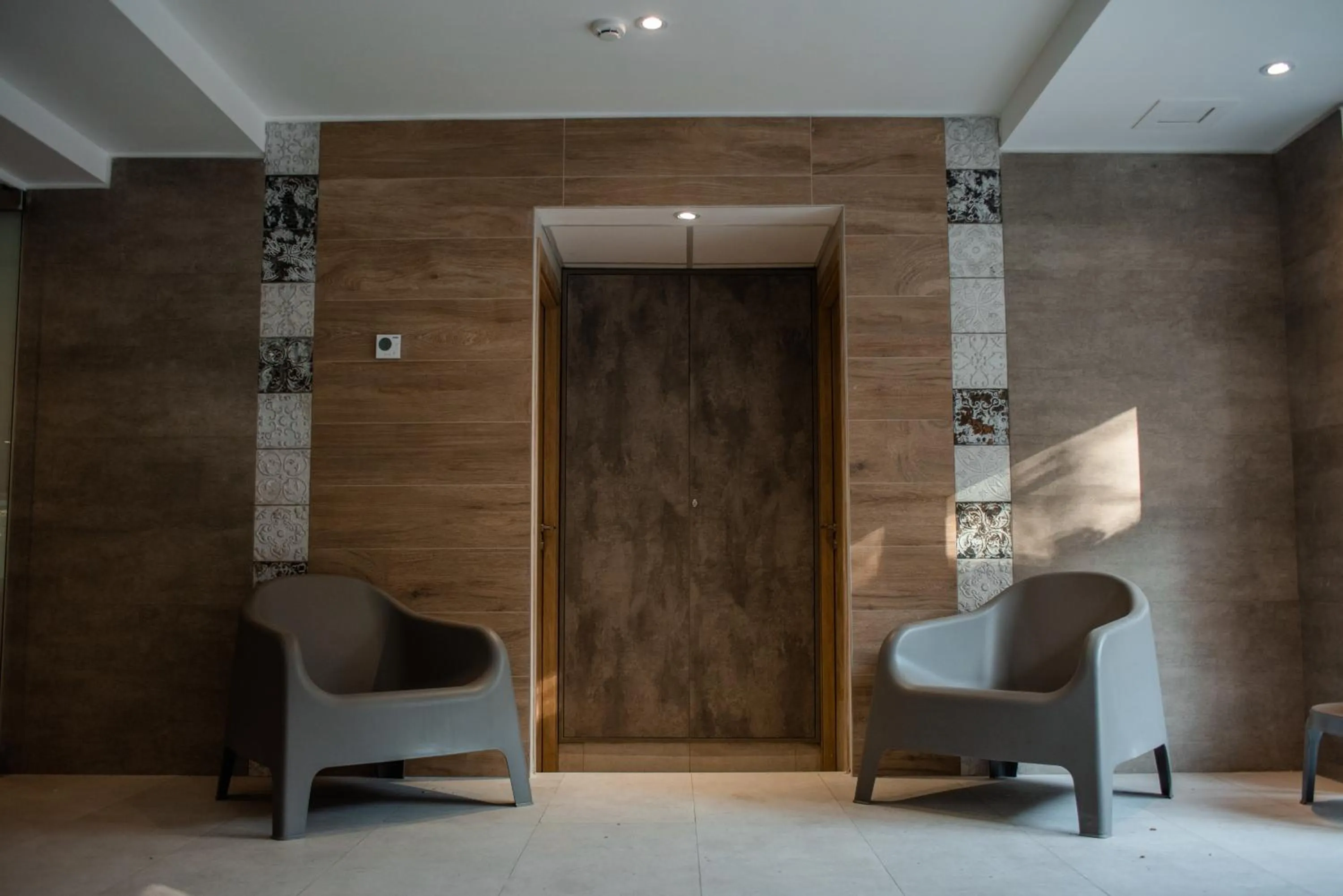 elevator in Gran Hotel Dakar