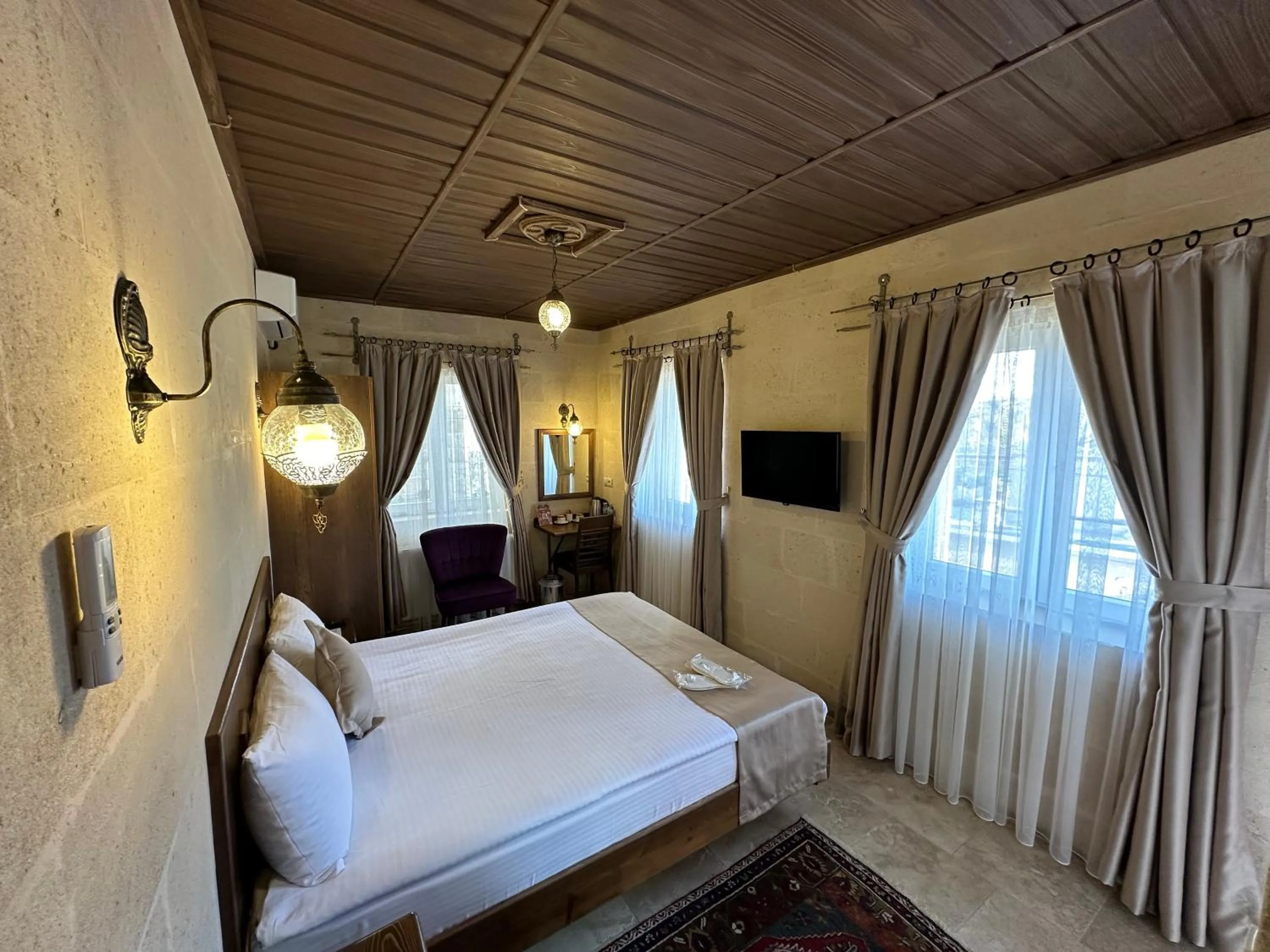 Communal lounge/ TV room, Bed in Virtus Cappadocia Hotel Göreme