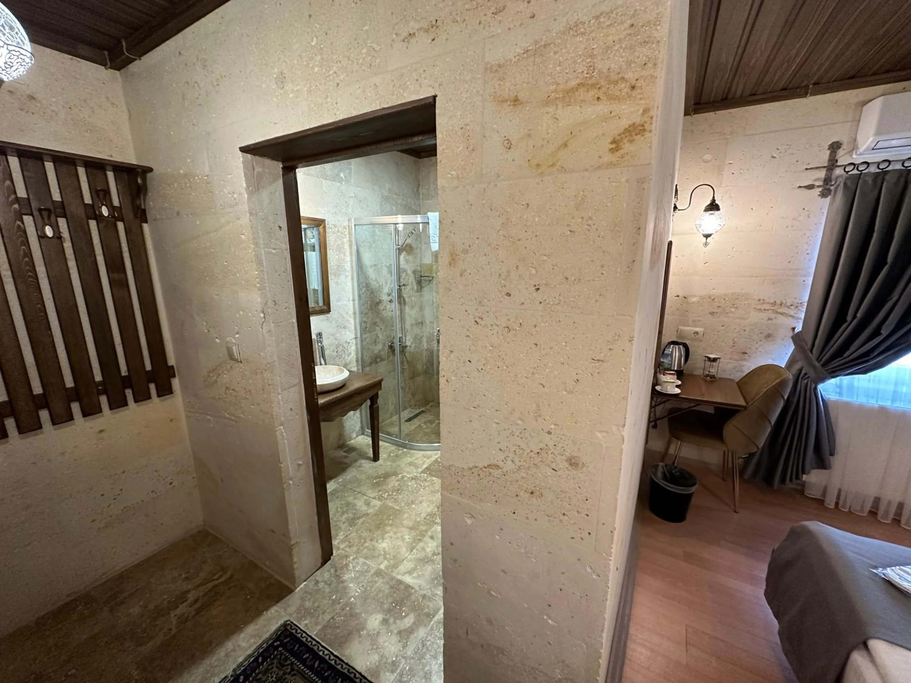 Shower in Virtus Cappadocia Hotel Göreme