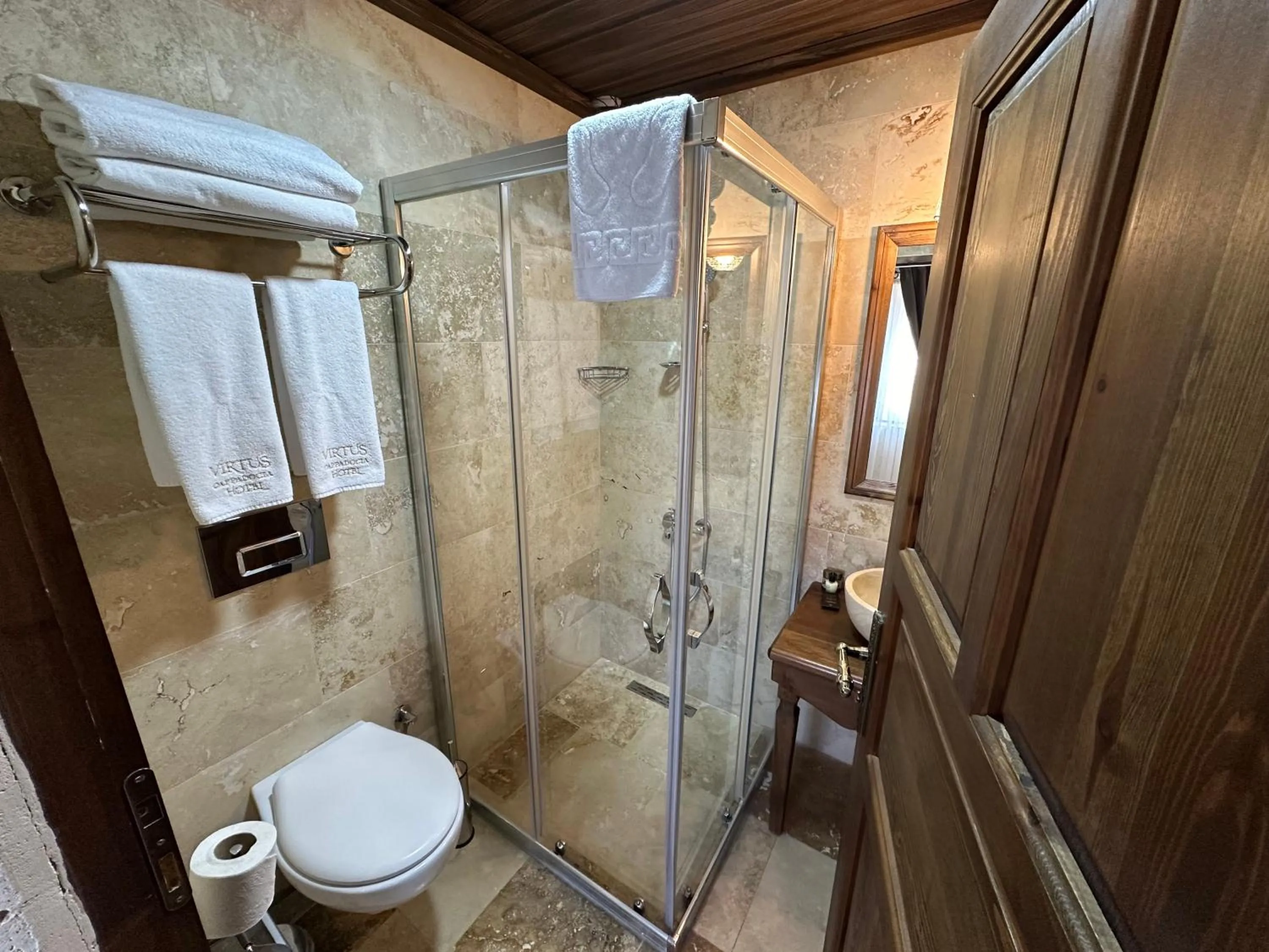 Shower in Virtus Cappadocia Hotel Göreme