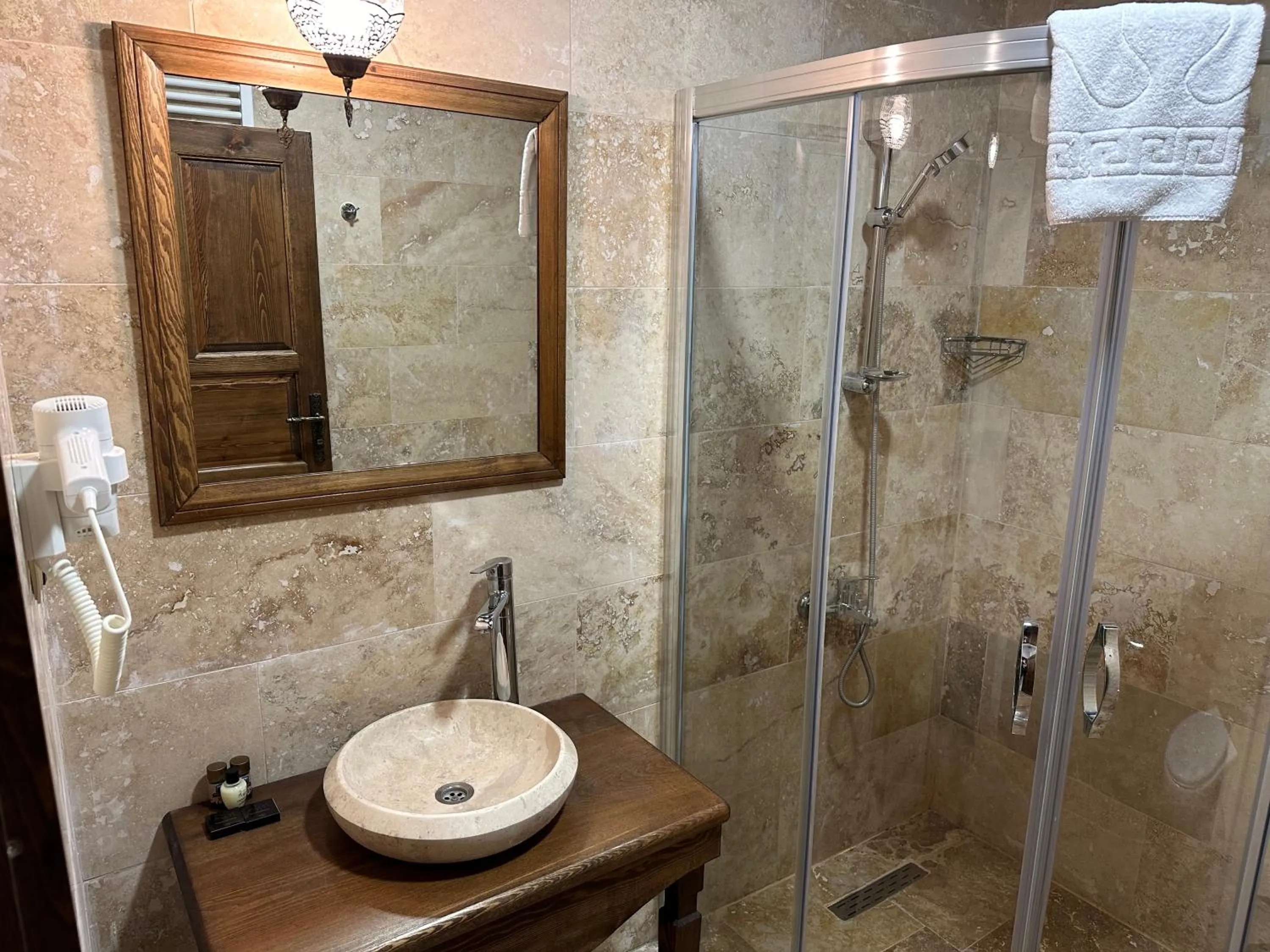 Shower in Virtus Cappadocia Hotel Göreme