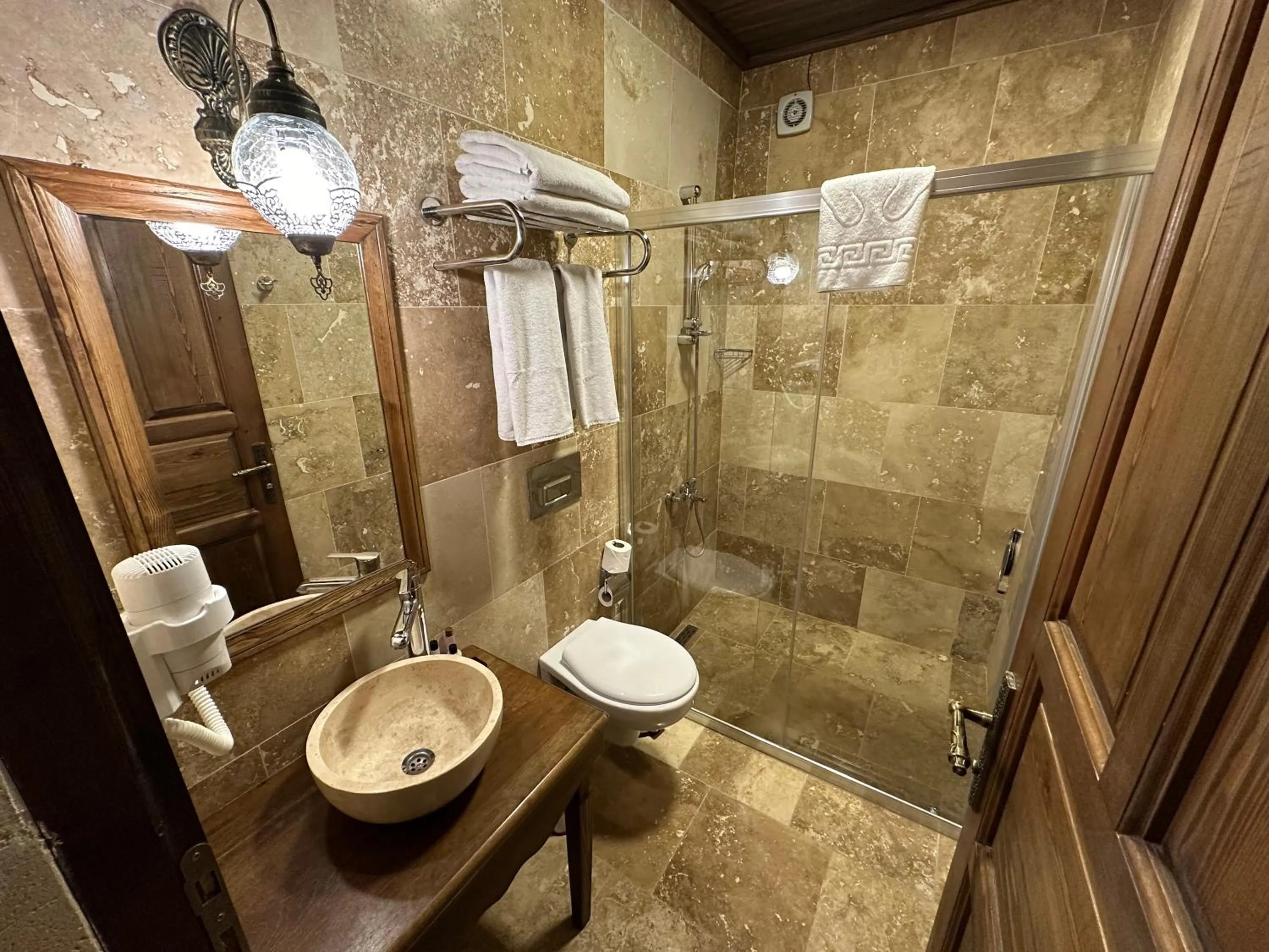 Shower in Virtus Cappadocia Hotel Göreme