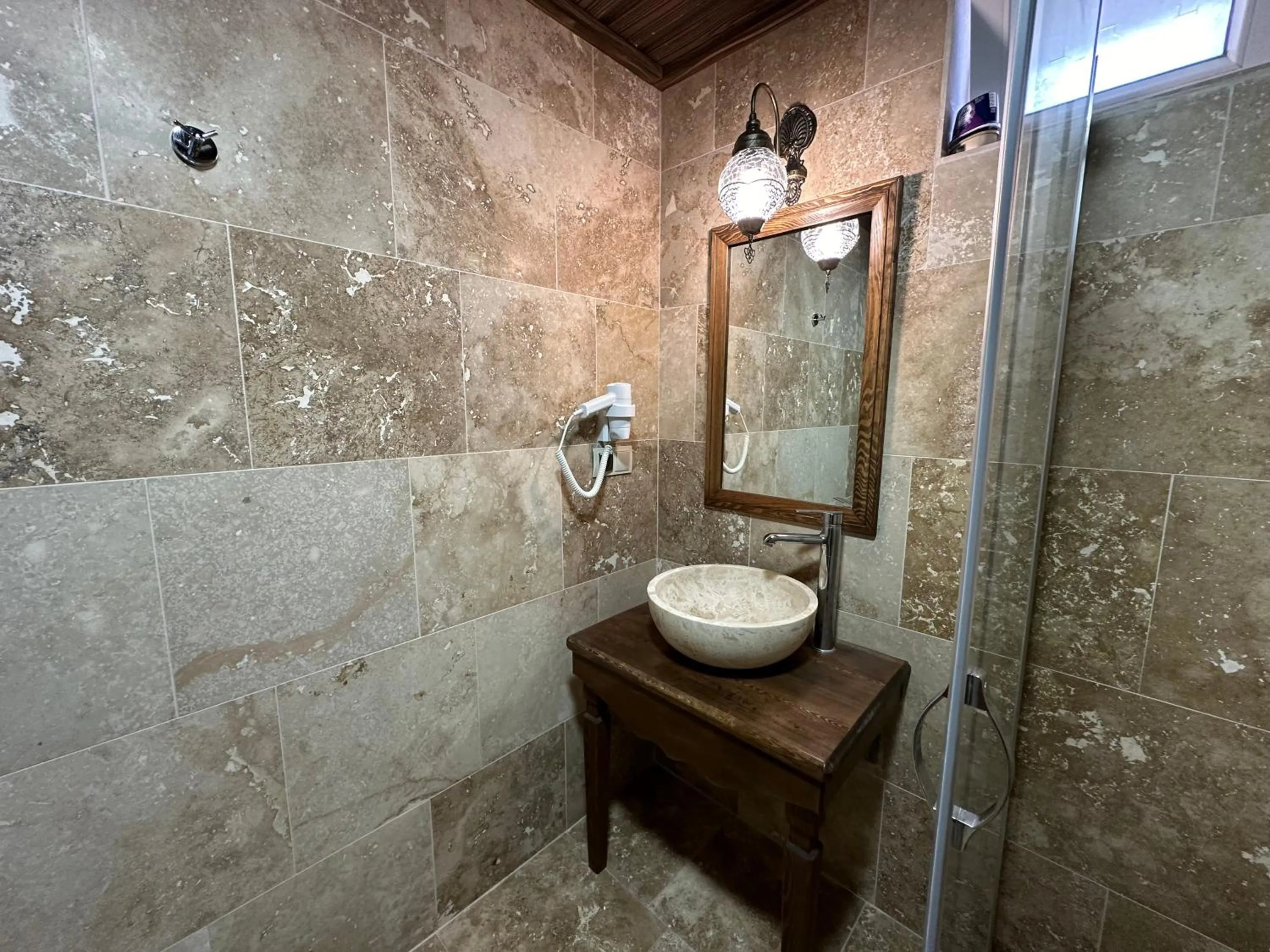 Shower in Virtus Cappadocia Hotel Göreme