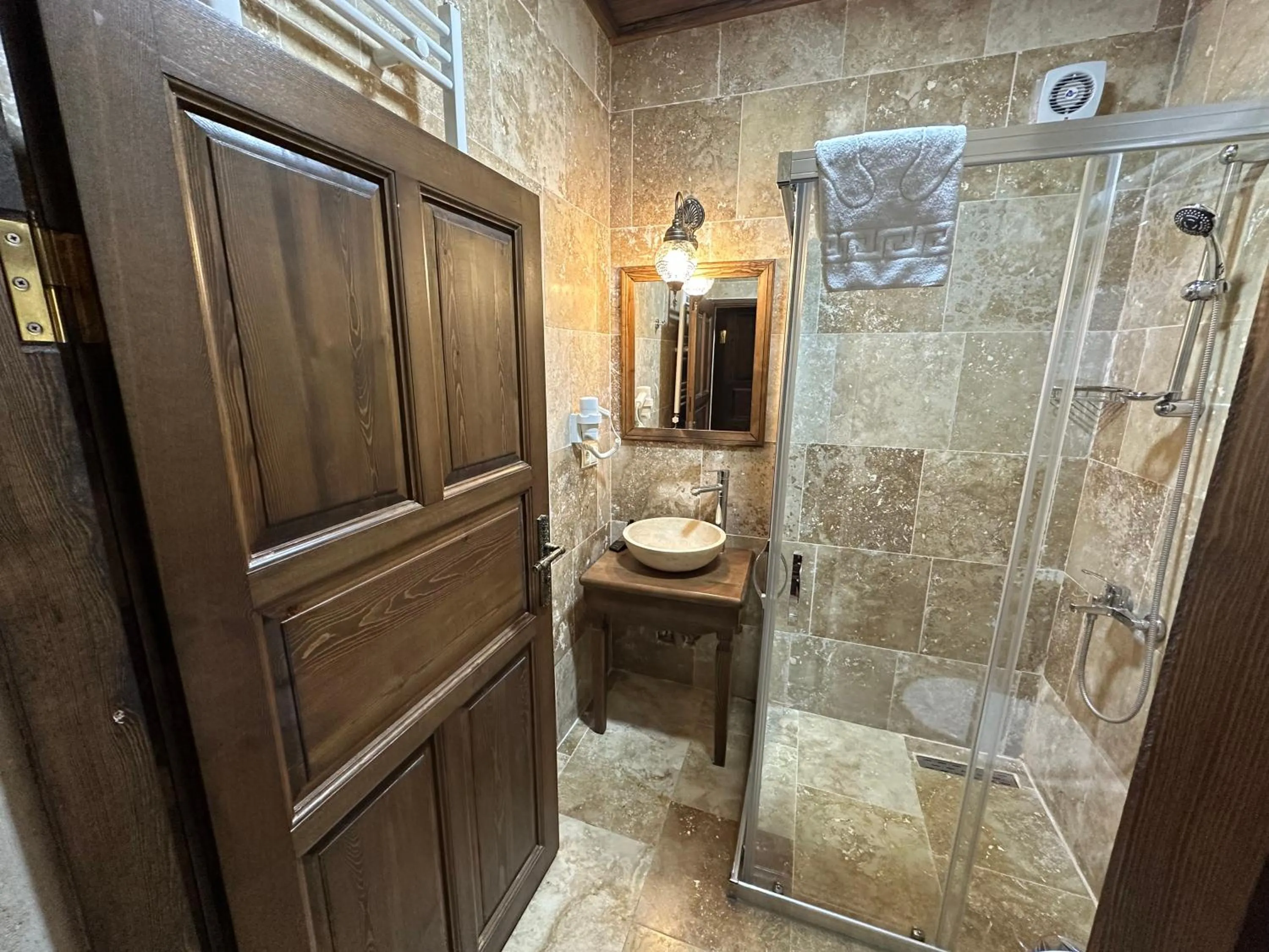 Shower in Virtus Cappadocia Hotel Göreme