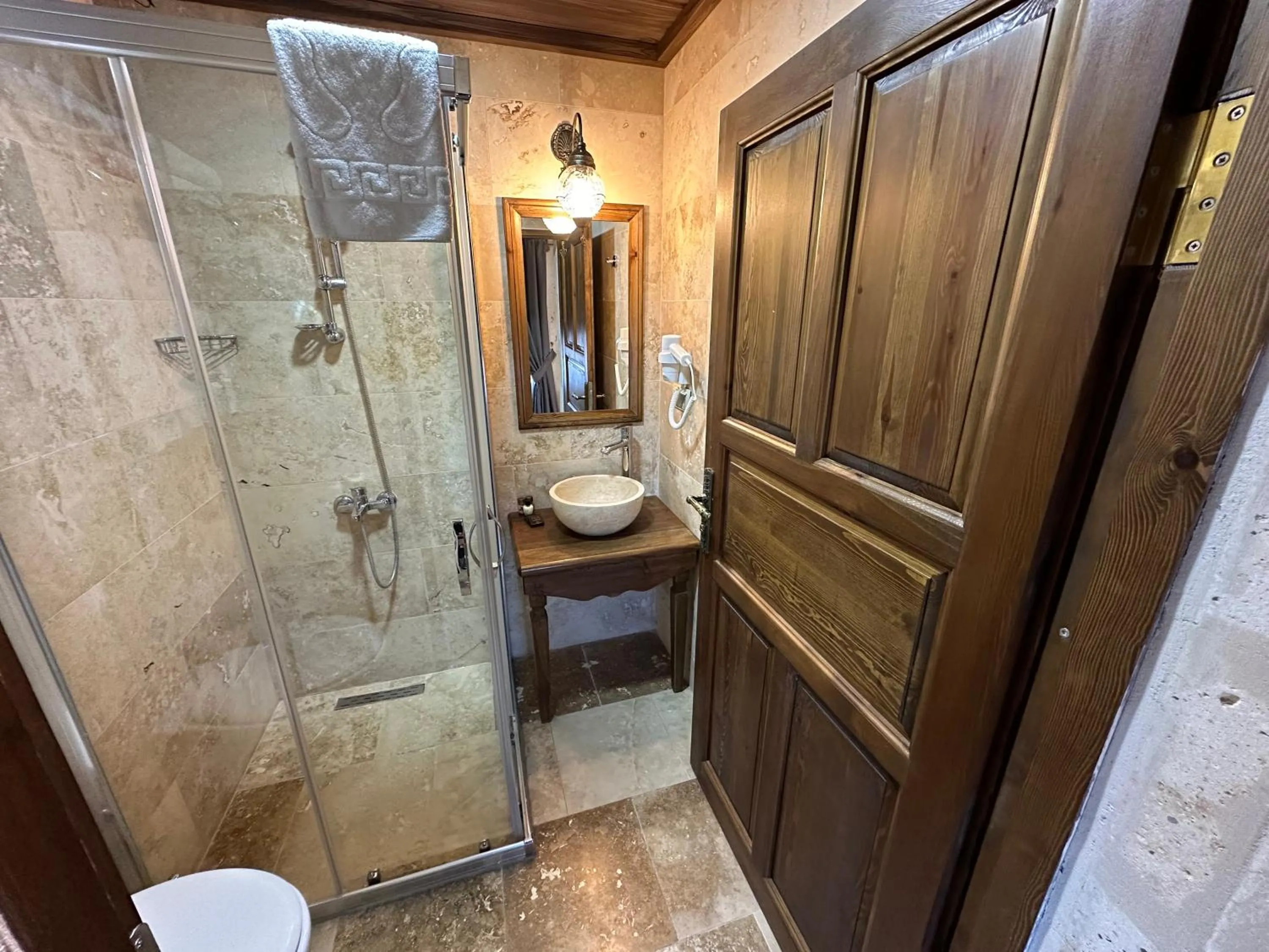 Shower in Virtus Cappadocia Hotel Göreme