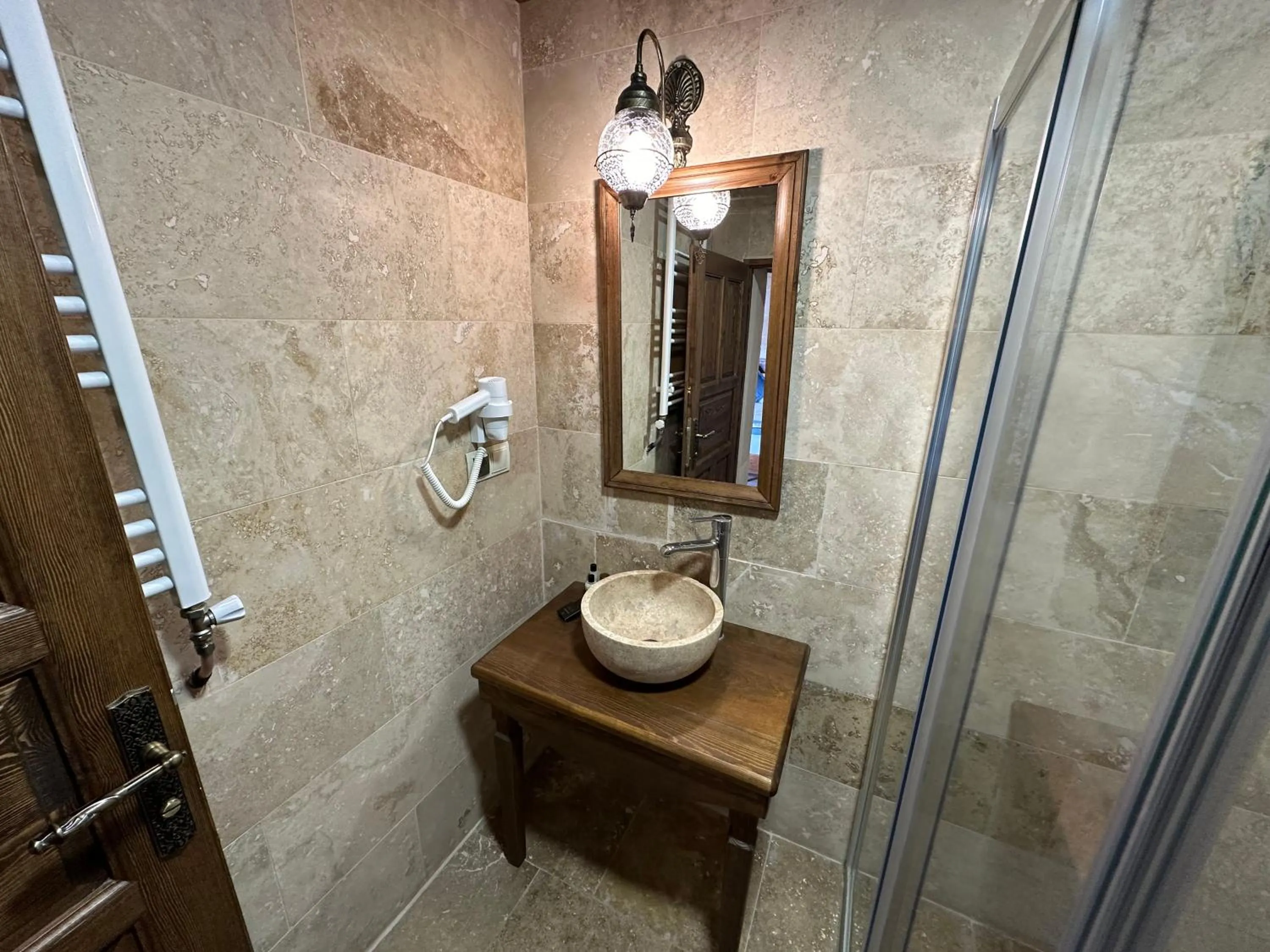 Shower in Virtus Cappadocia Hotel Göreme