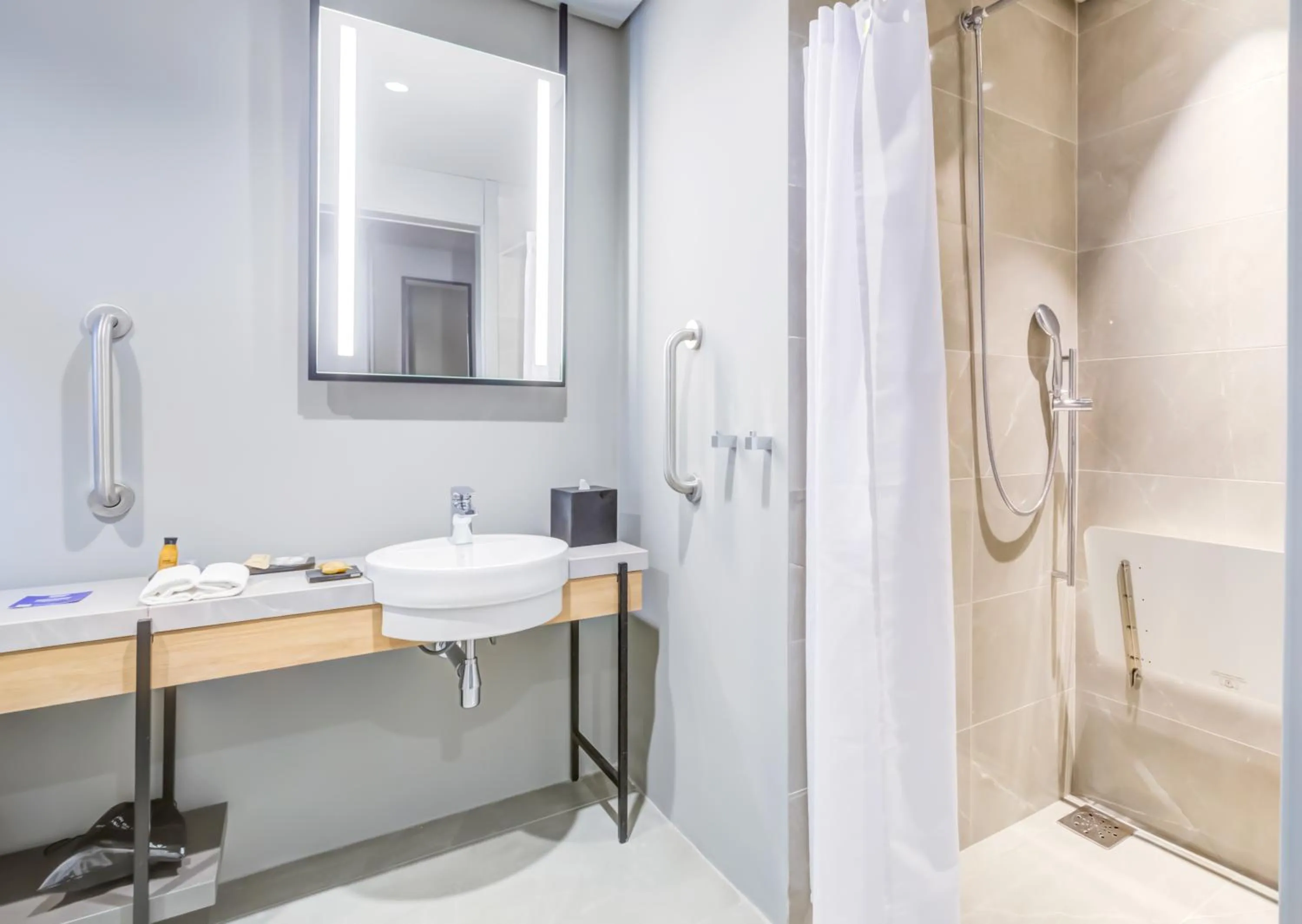 Bathroom in DoubleTree by Hilton Porto Alegre