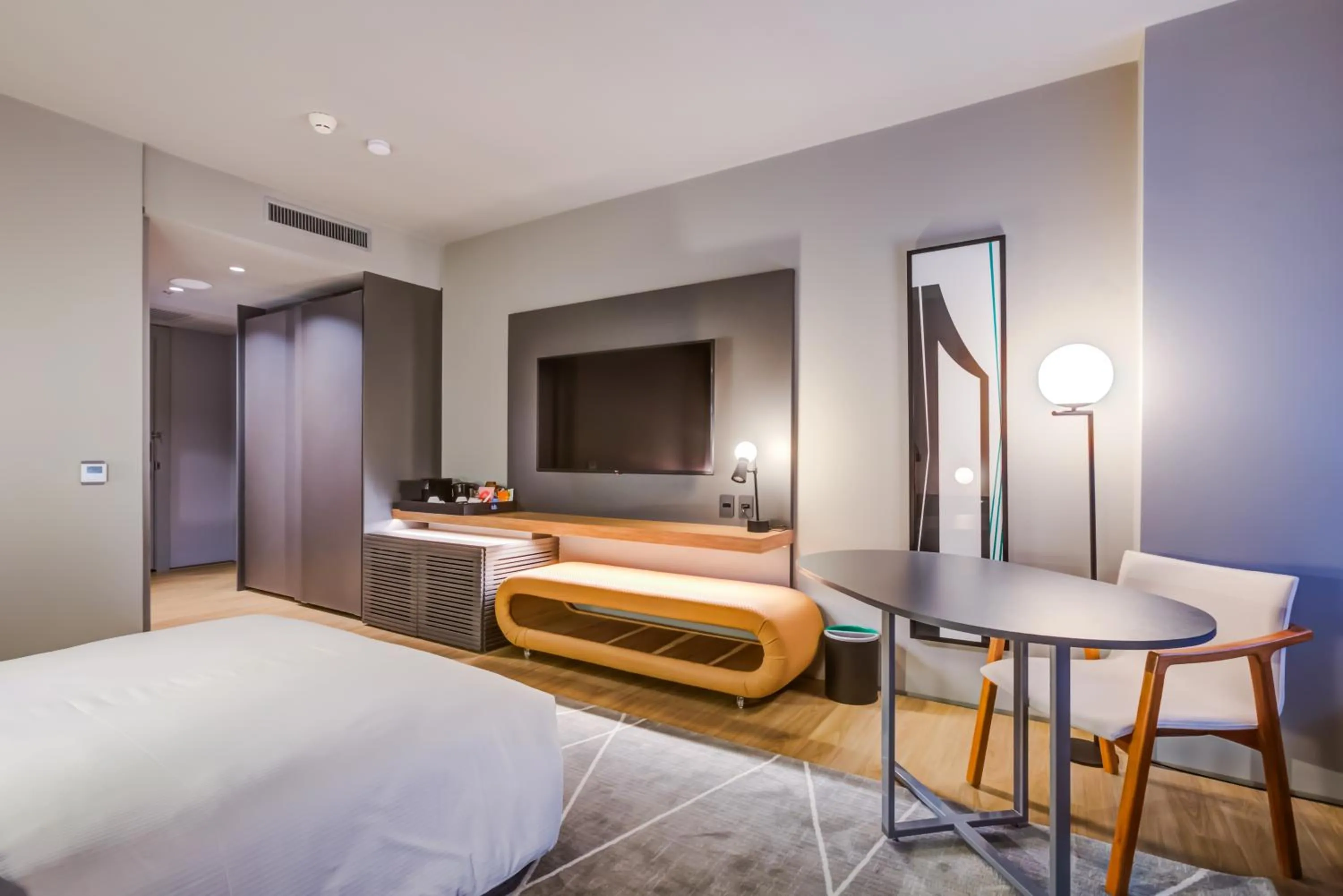 Photo of the whole room, Bed in DoubleTree by Hilton Porto Alegre