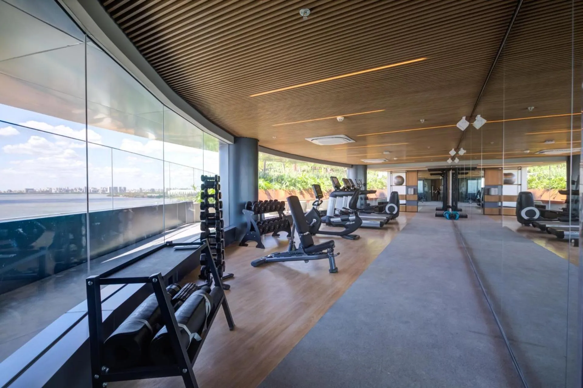 Fitness centre/facilities in DoubleTree by Hilton Porto Alegre
