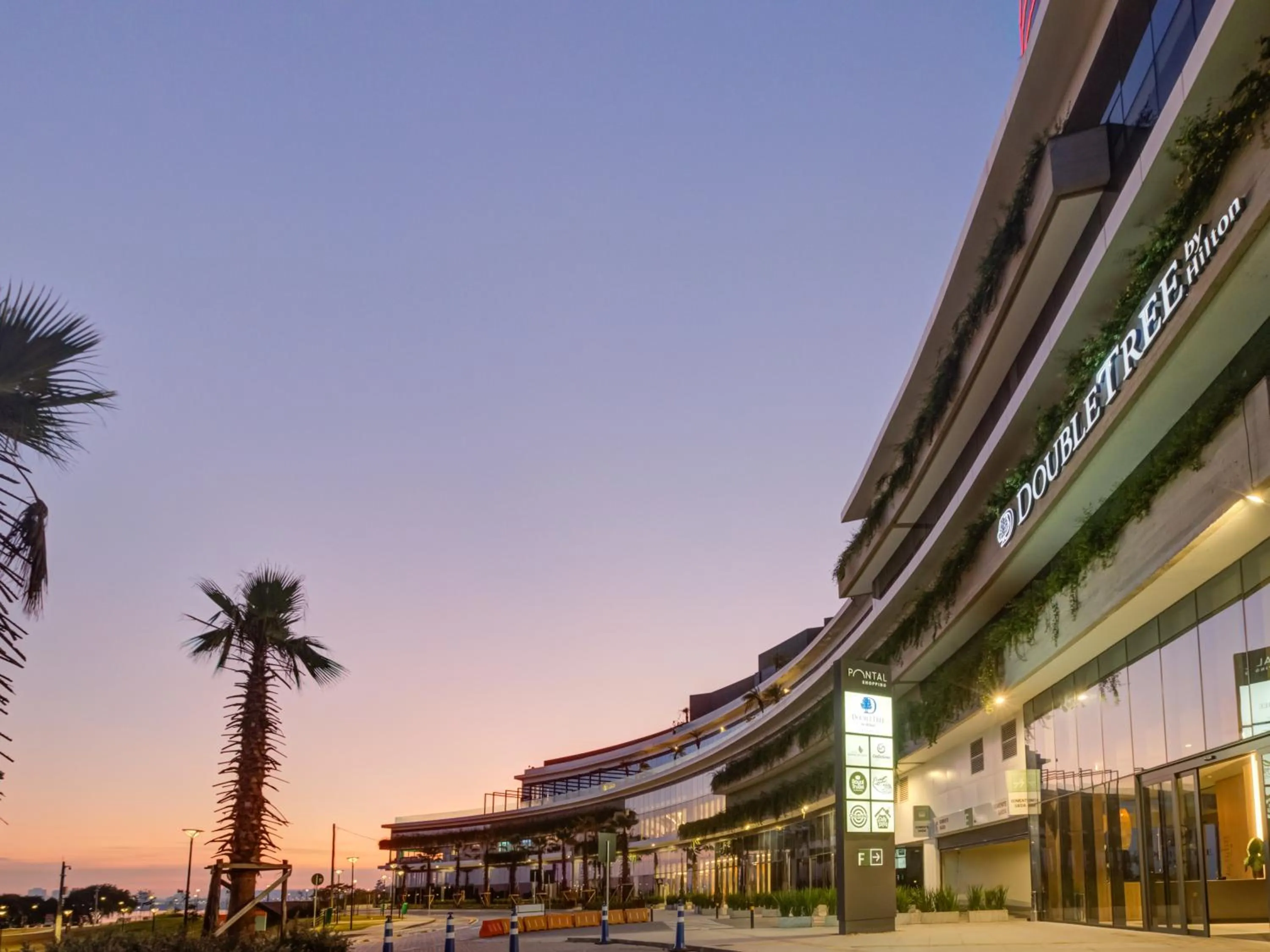 Facade/entrance in DoubleTree by Hilton Porto Alegre