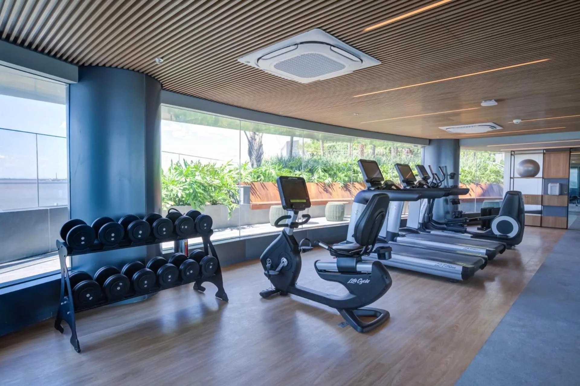 Fitness centre/facilities in DoubleTree by Hilton Porto Alegre