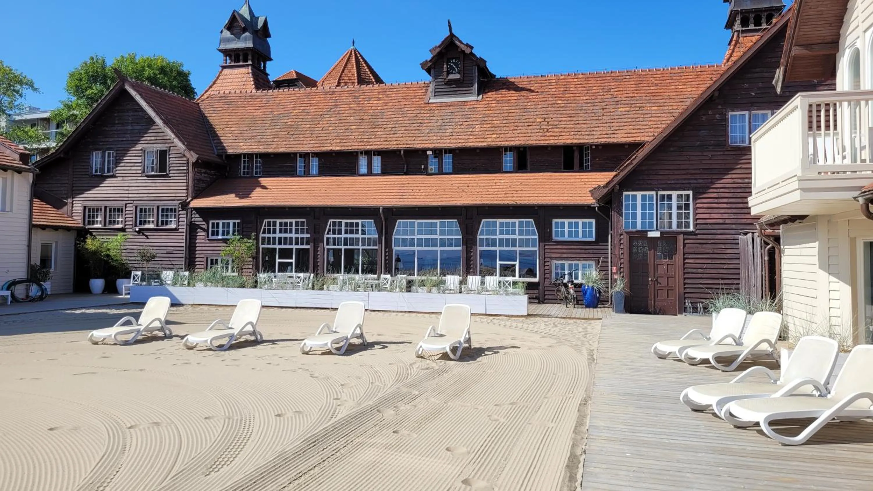 Property building in Hotel Zhong Hua