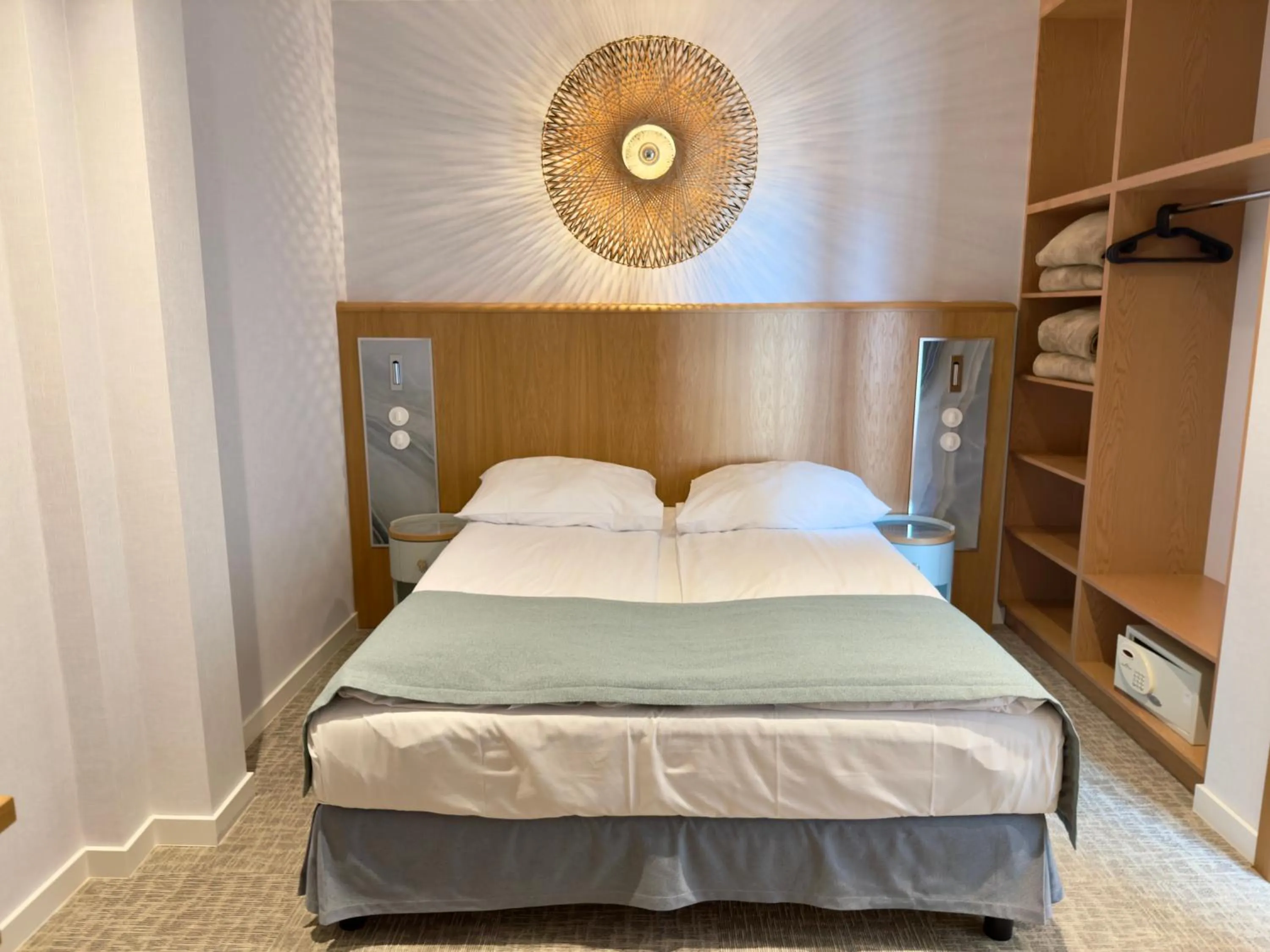 Bed in Hotel Zhong Hua